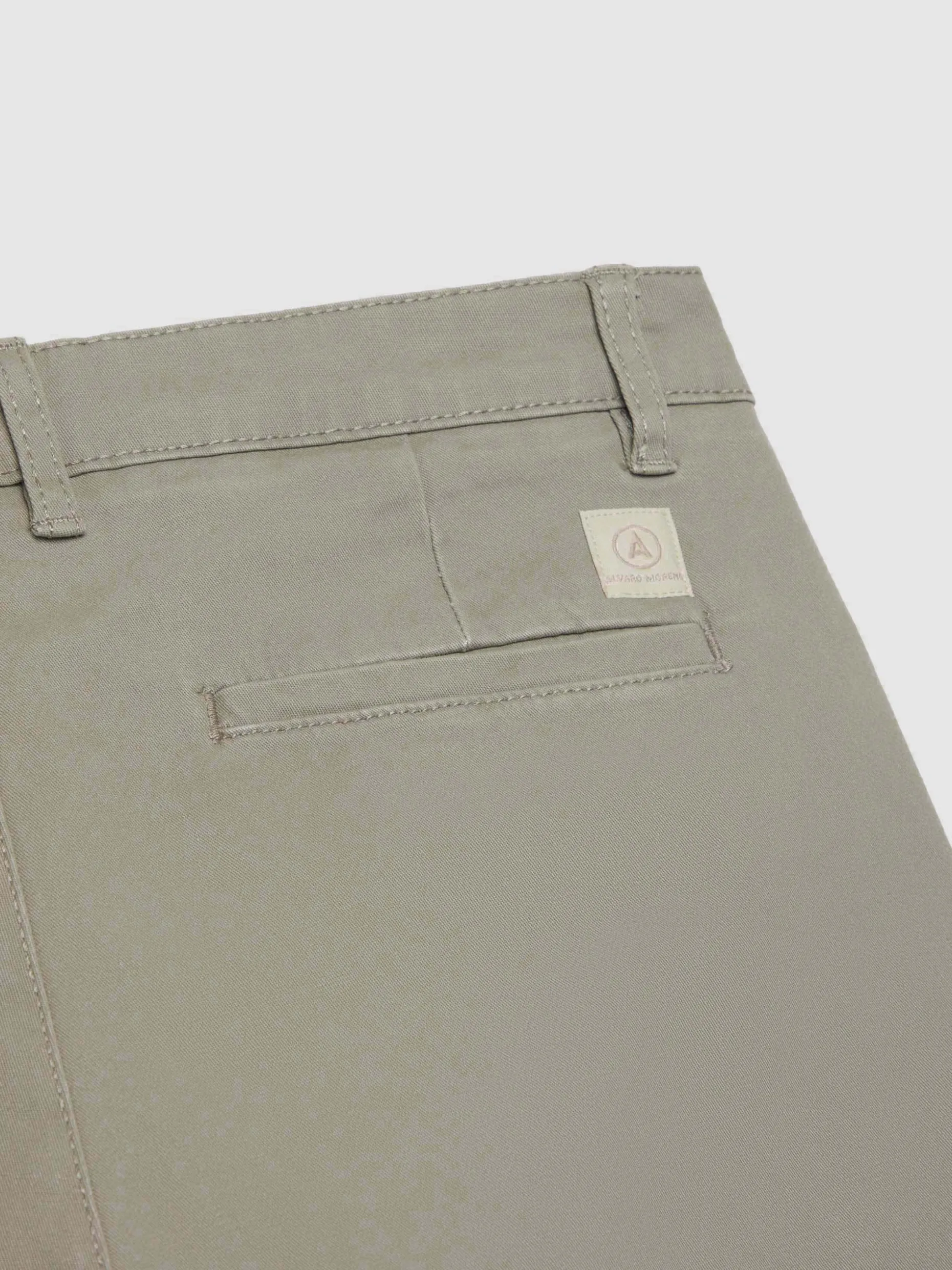 Pantaloni Uomo Elvis Classici in Tessuto Premium - Stile Retrò con Taglio Moderno | Collezione Alvaro Moreno a Prezzi Competitivi