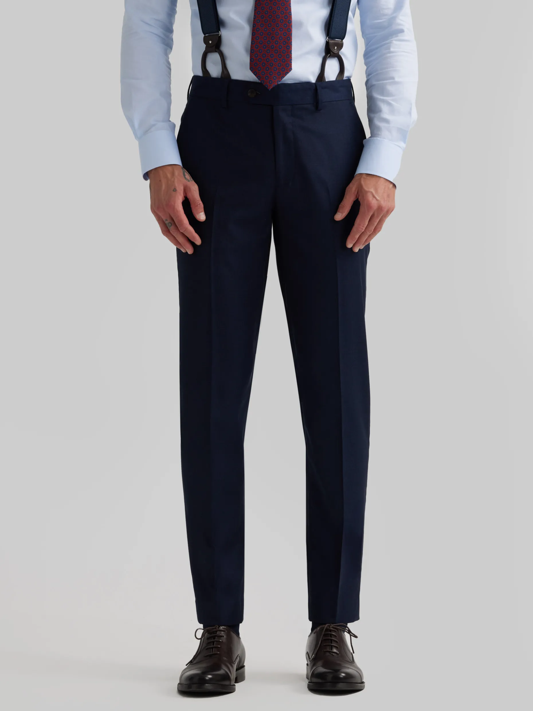 Pantaloni Uomo in Trama Incrociata - Design Classico con Finiture Raffinate  
Confezionati da Alvaro Moreno, Ideali per Look Casual ed Eleganti  
Taglio Comodo e Dettagli Artigianali - Disponibili nello Store Ufficiale