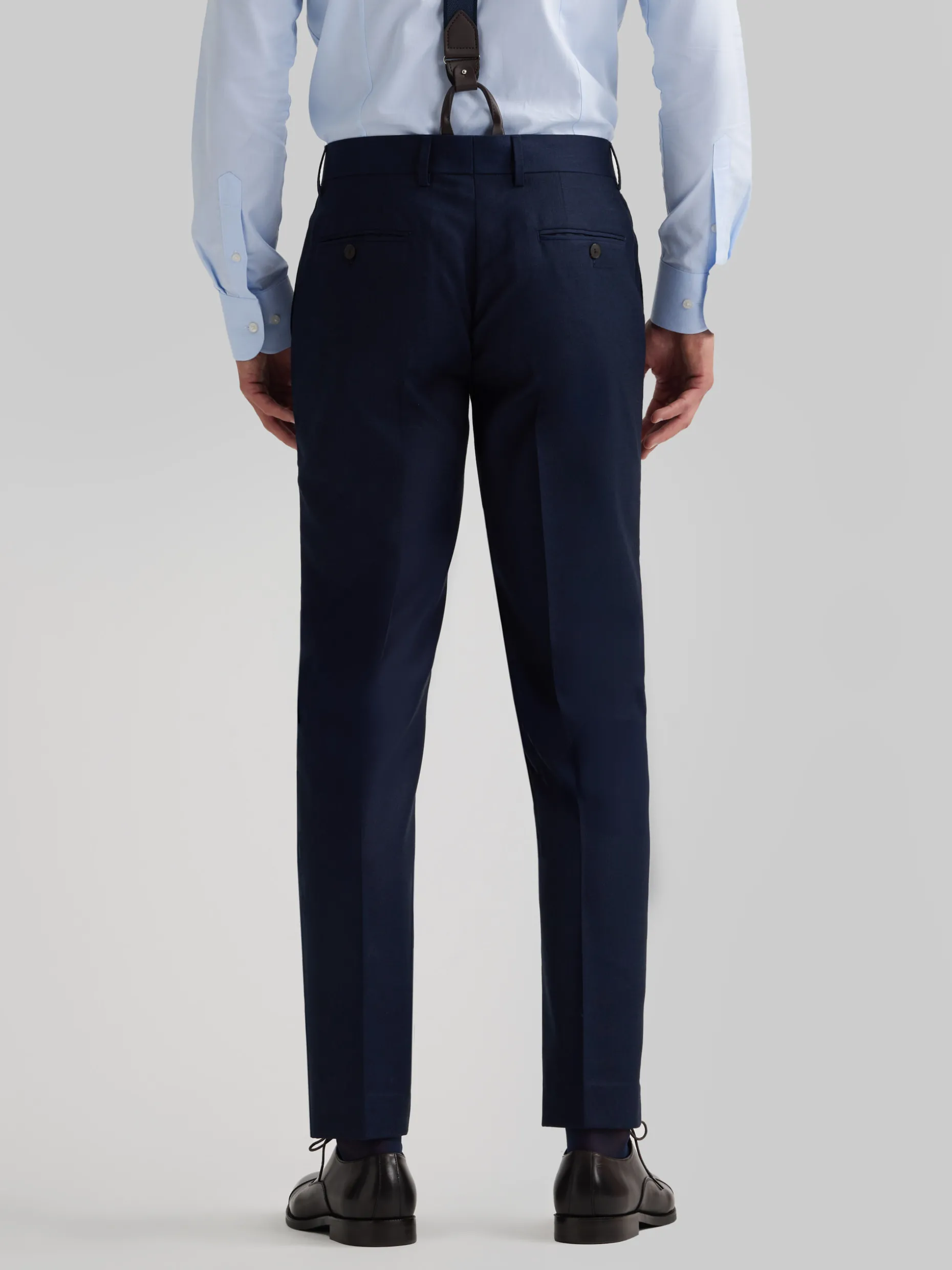 Pantaloni Uomo in Trama Incrociata - Design Classico con Finiture Raffinate  
Confezionati da Alvaro Moreno, Ideali per Look Casual ed Eleganti  
Taglio Comodo e Dettagli Artigianali - Disponibili nello Store Ufficiale