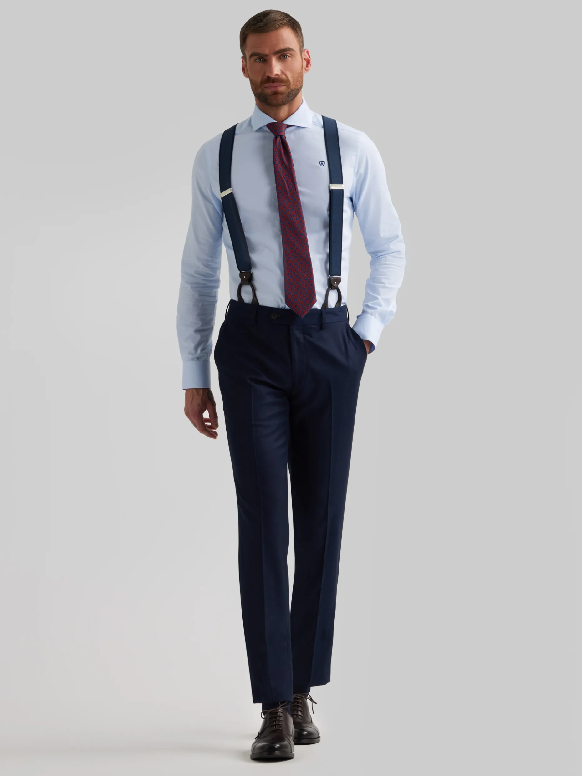 Pantaloni Uomo in Trama Incrociata - Design Classico con Finiture Raffinate  
Confezionati da Alvaro Moreno, Ideali per Look Casual ed Eleganti  
Taglio Comodo e Dettagli Artigianali - Disponibili nello Store Ufficiale