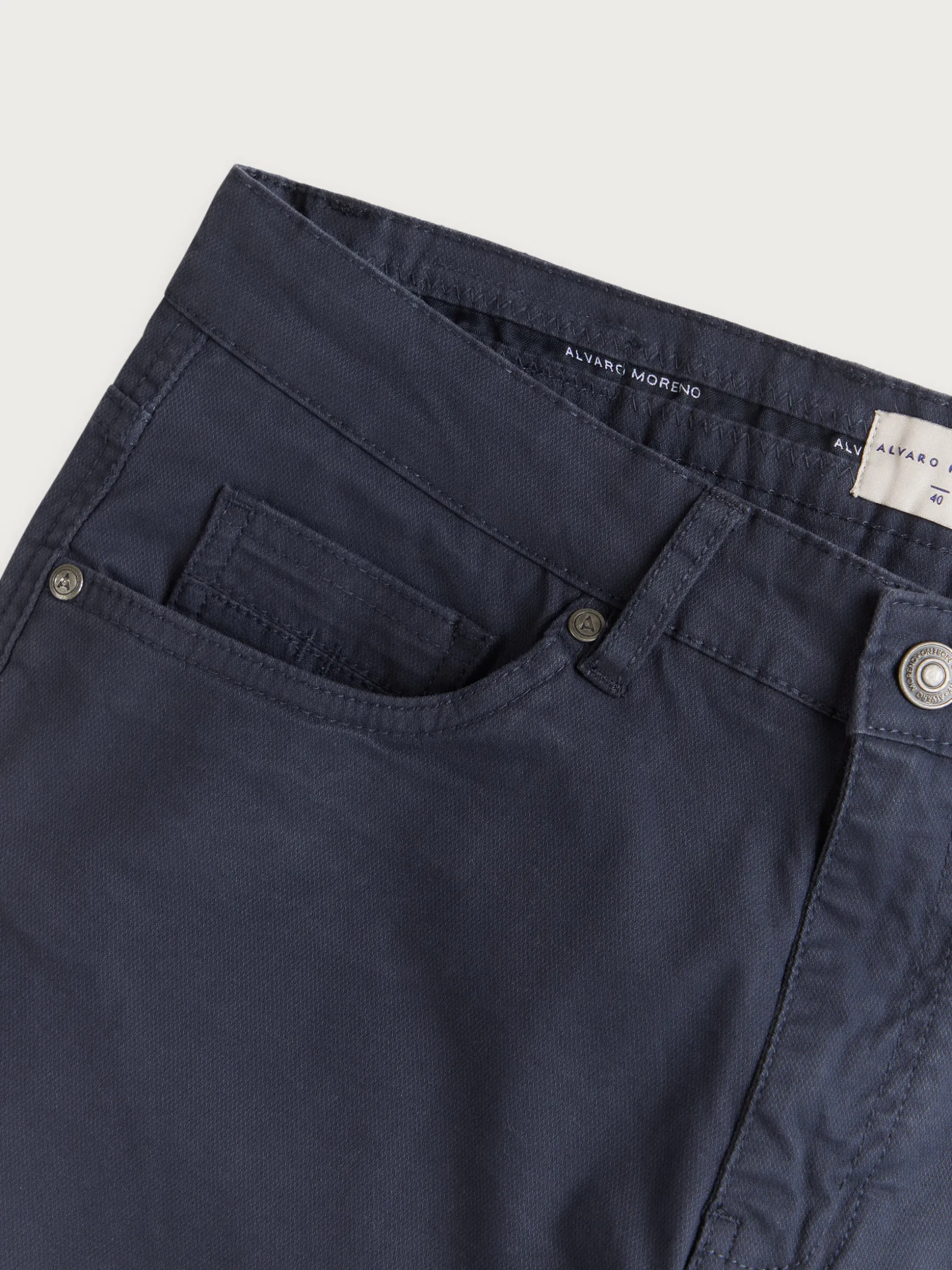 Pantaloni Uomo Microfibra con 5 Tasche Pratiche - Edizione Limitata Alvaro Moreno in Promozione