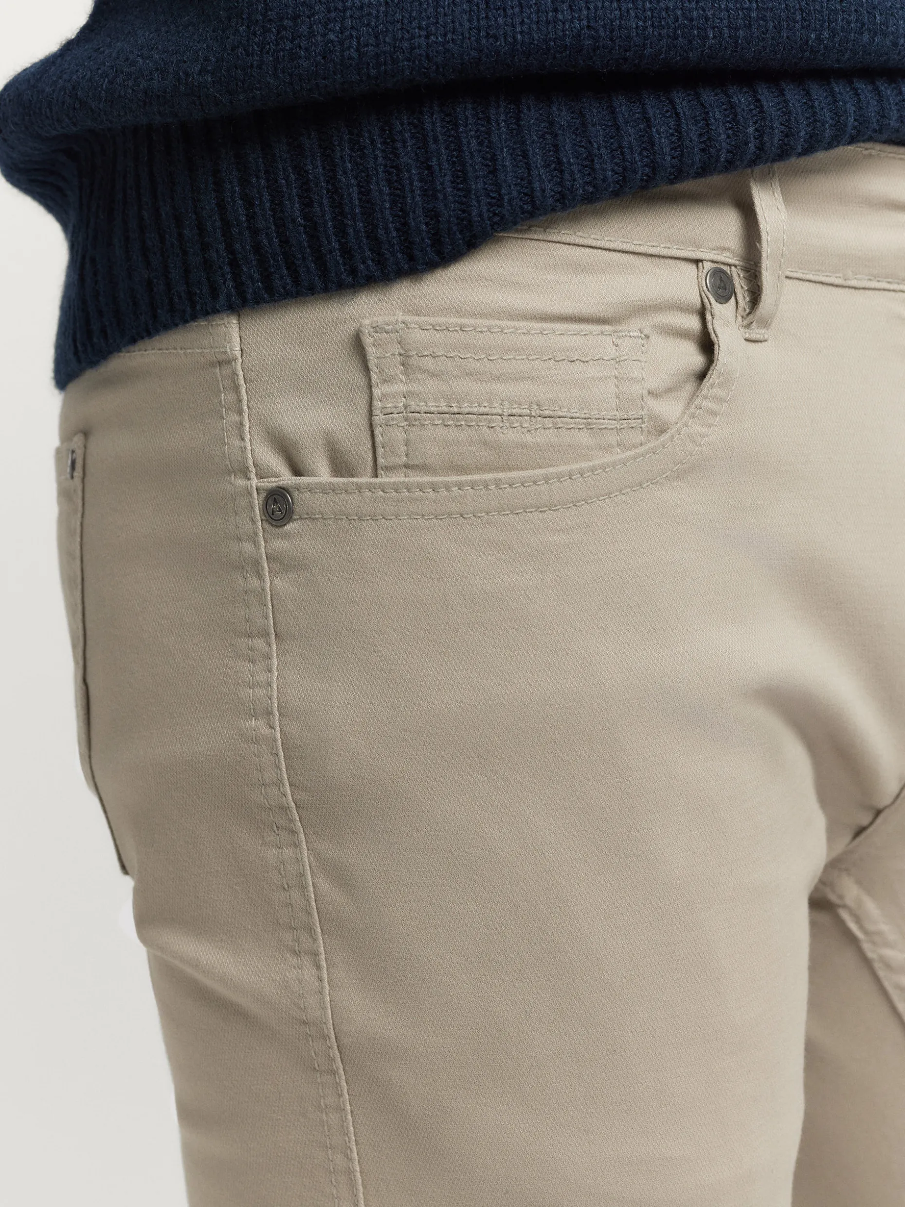 Jeans Confortevoli Microfit con 5 Tasche Pratiche - Collezione Hot di Alvaro Moreno