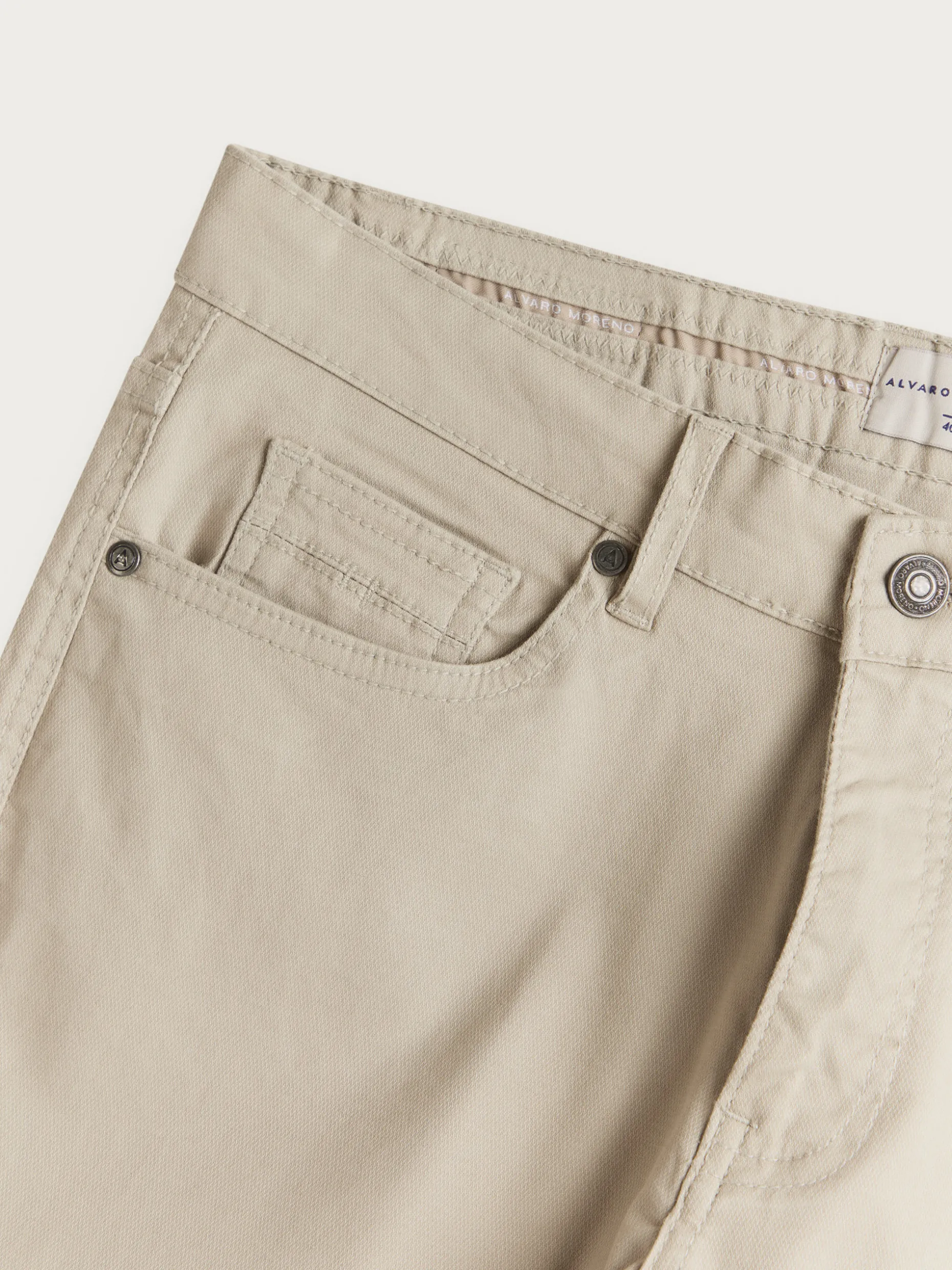 Jeans Confortevoli Microfit con 5 Tasche Pratiche - Collezione Hot di Alvaro Moreno