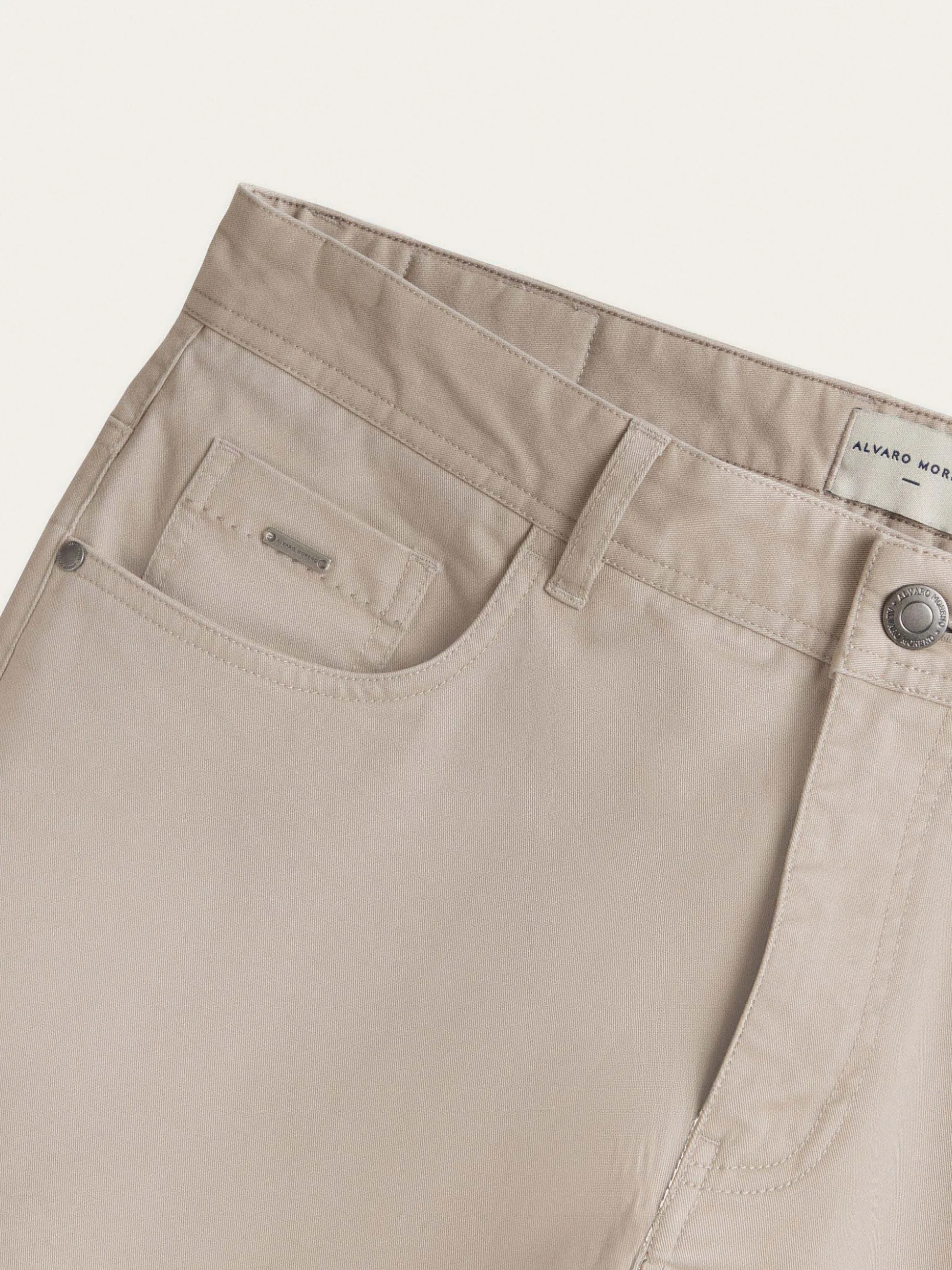 Pantaloni Moderni con Tasca Laterale - Design Esclusivo di Alvaro Moreno
