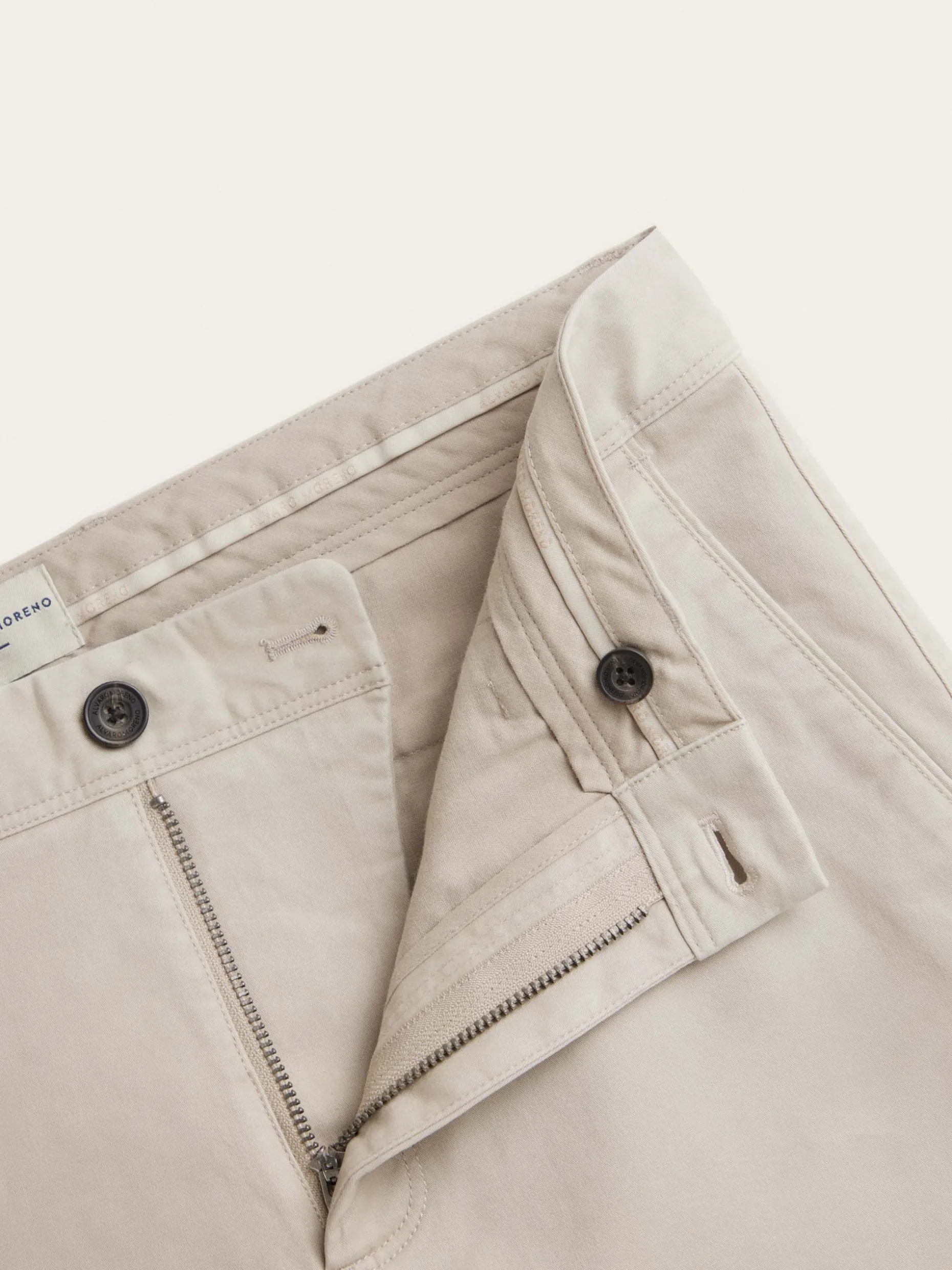 Pantaloni Comodi Slot - Design Moderno | Alvaro Moreno Outlet Ufficiale | Scopri la Collezione Esclusiva