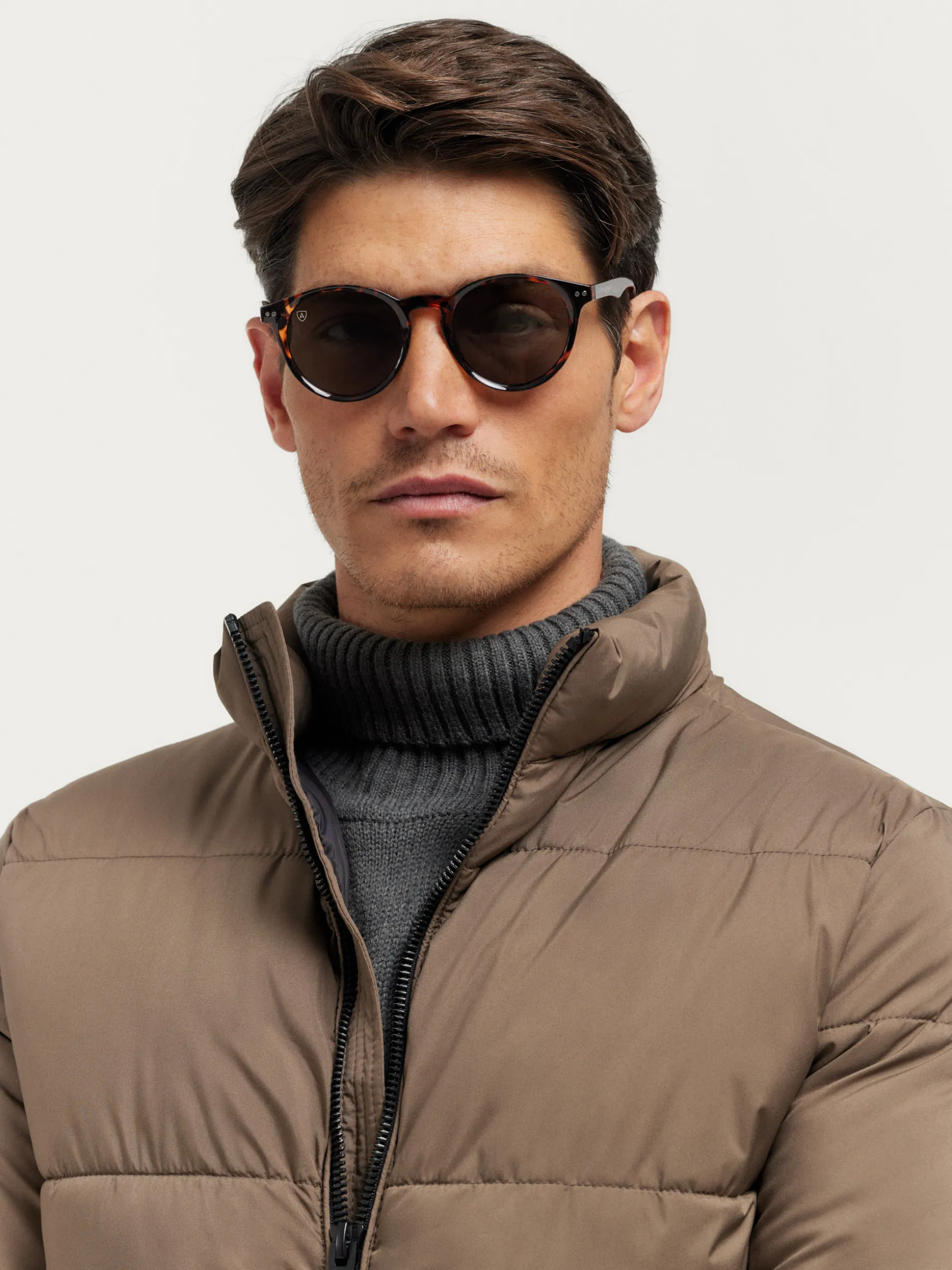 Giacca Impermeabile Conner con Cappuccio - Parka Urbana dal Design Moderno, Firma Alvaro Moreno | Collezione Autunno/Inverno 2024