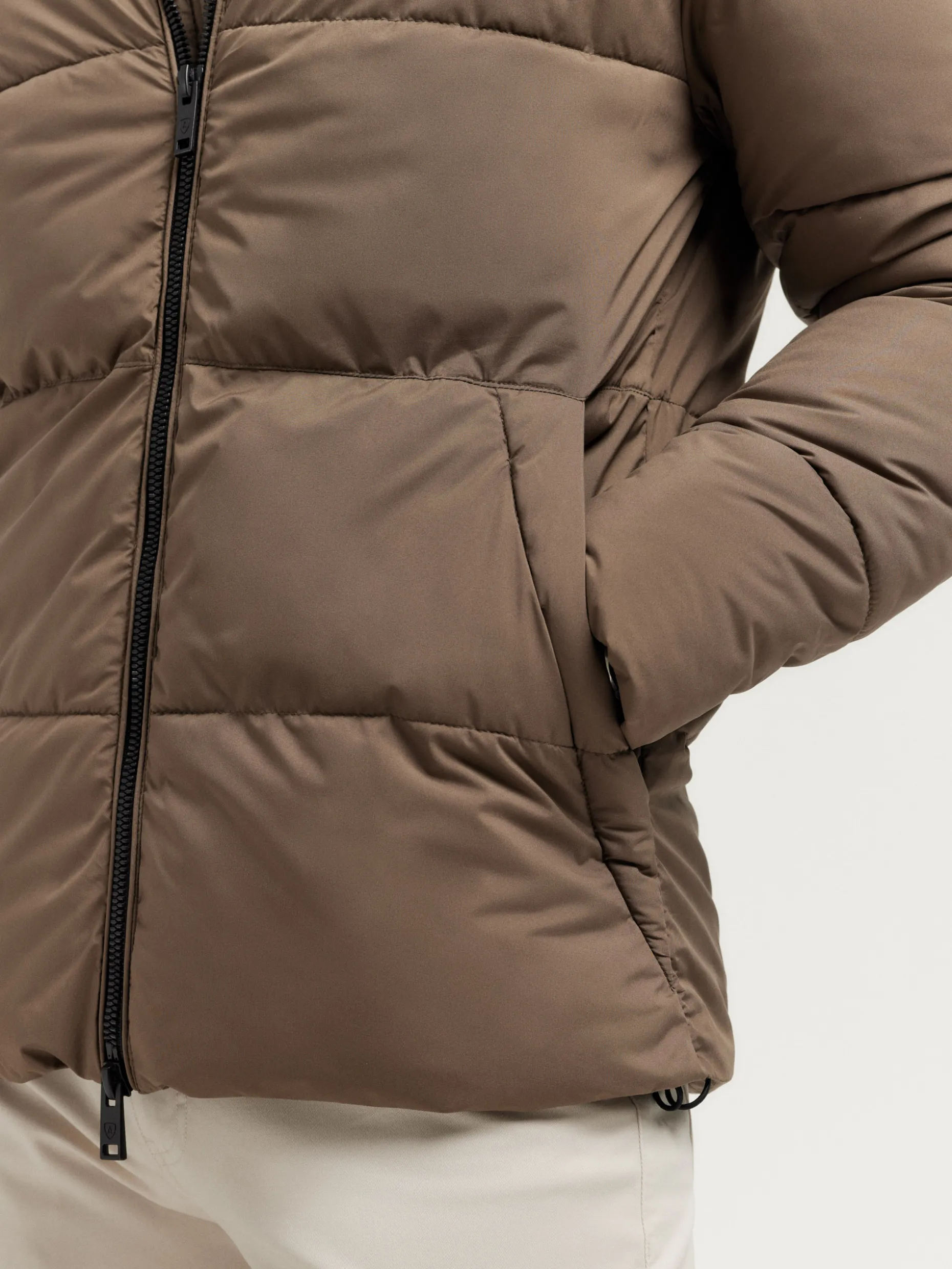 Giacca Impermeabile Conner con Cappuccio - Parka Urbana dal Design Moderno, Firma Alvaro Moreno | Collezione Autunno/Inverno 2024