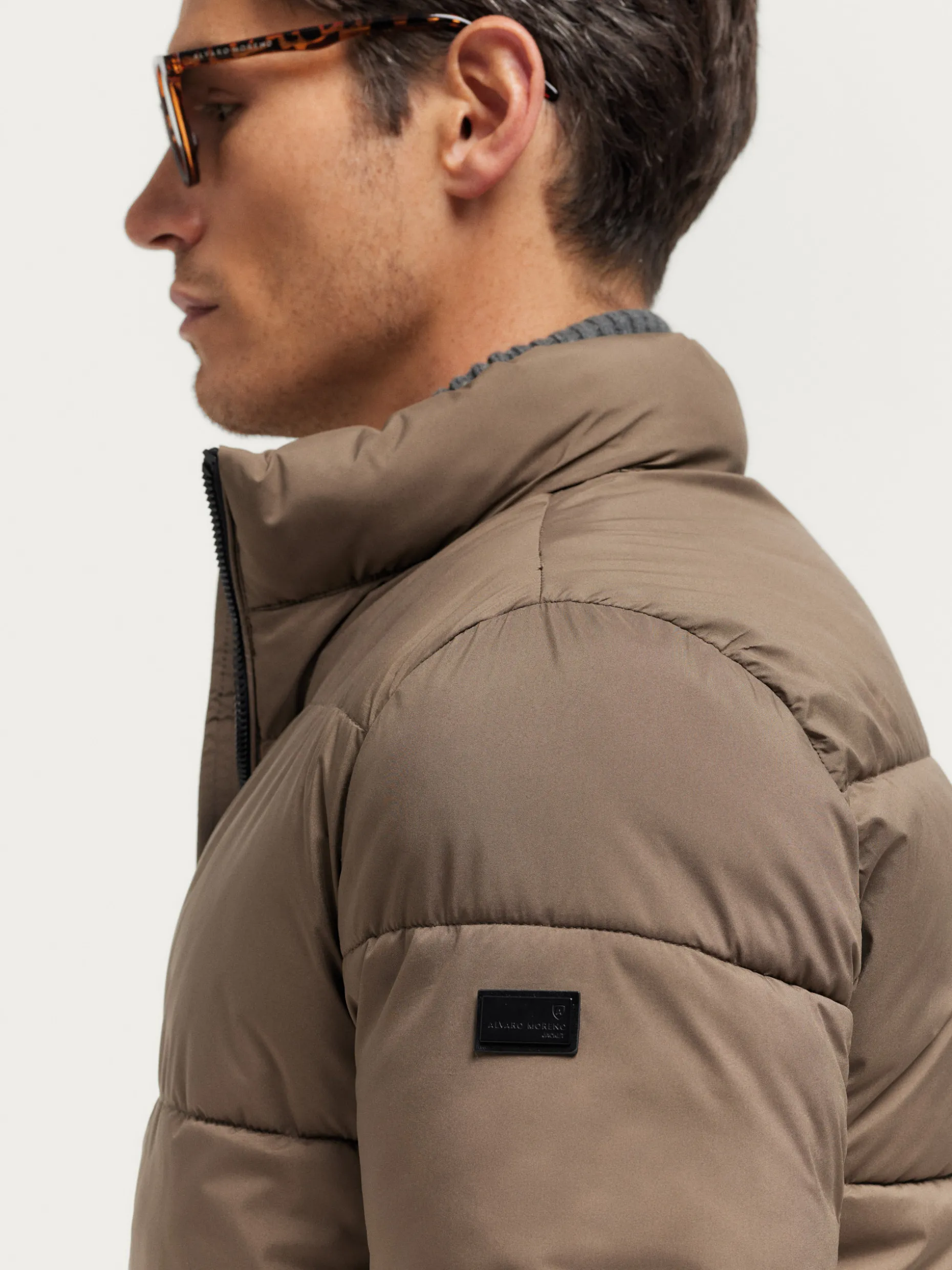Giacca Impermeabile Conner con Cappuccio - Parka Urbana dal Design Moderno, Firma Alvaro Moreno | Collezione Autunno/Inverno 2024