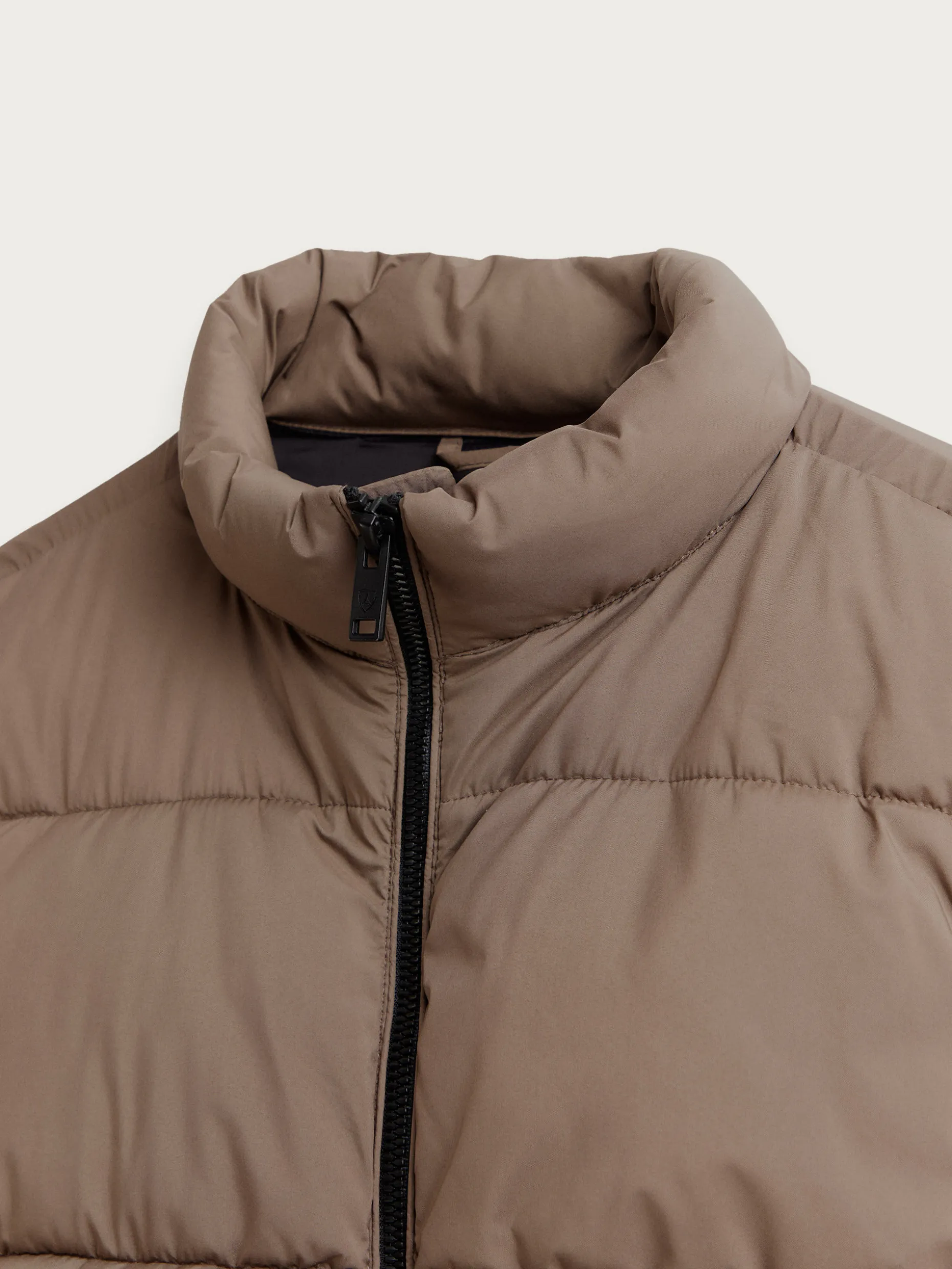 Giacca Impermeabile Conner con Cappuccio - Parka Urbana dal Design Moderno, Firma Alvaro Moreno | Collezione Autunno/Inverno 2024