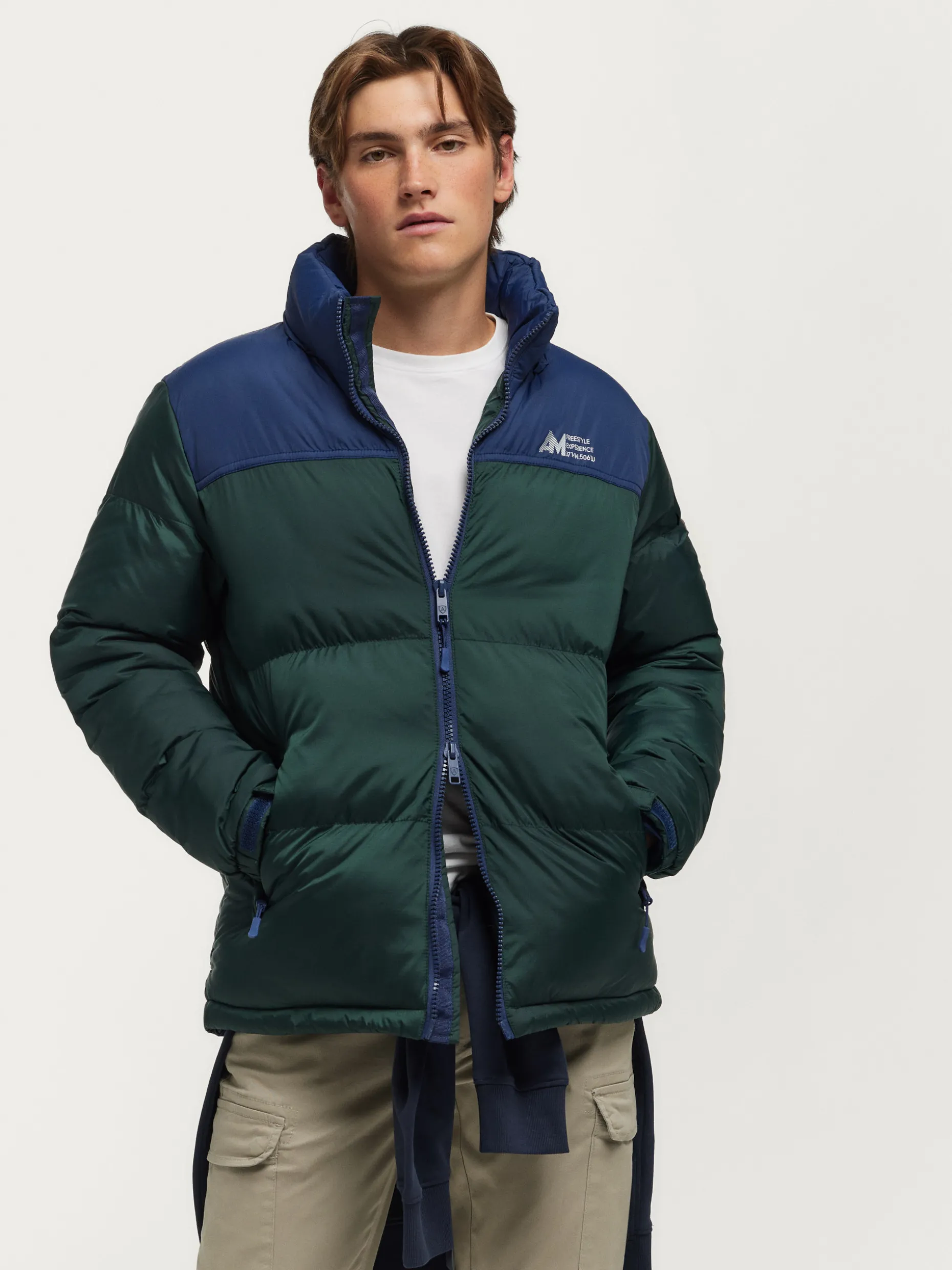 OutdoorPro Giacca Impermeabile Elbrus Uomo, Design Esclusivo di Alvaro Moreno, Per Escursioni Invernali con Cappuccio Regolabile