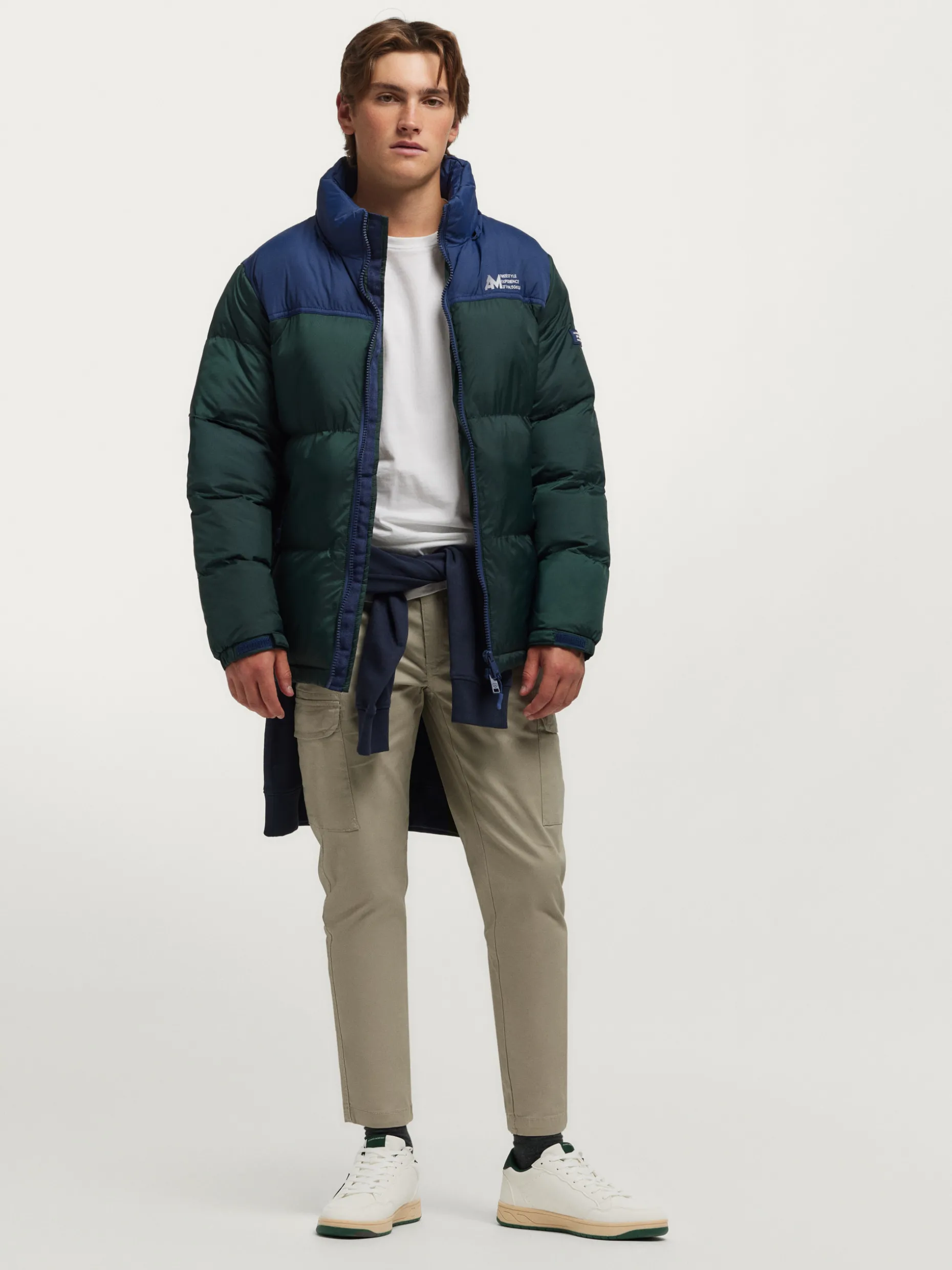 OutdoorPro Giacca Impermeabile Elbrus Uomo, Design Esclusivo di Alvaro Moreno, Per Escursioni Invernali con Cappuccio Regolabile