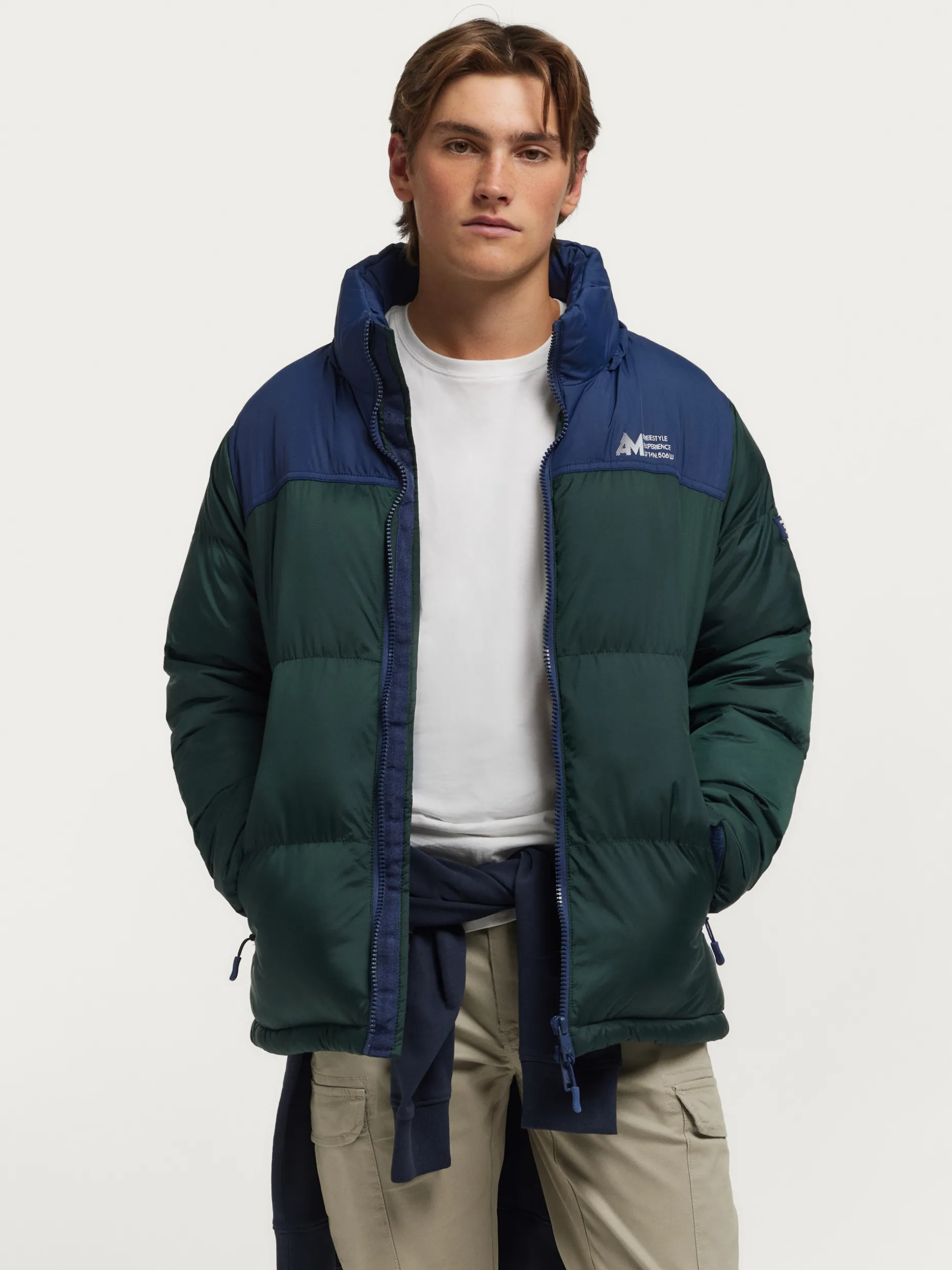 OutdoorPro Giacca Impermeabile Elbrus Uomo, Design Esclusivo di Alvaro Moreno, Per Escursioni Invernali con Cappuccio Regolabile