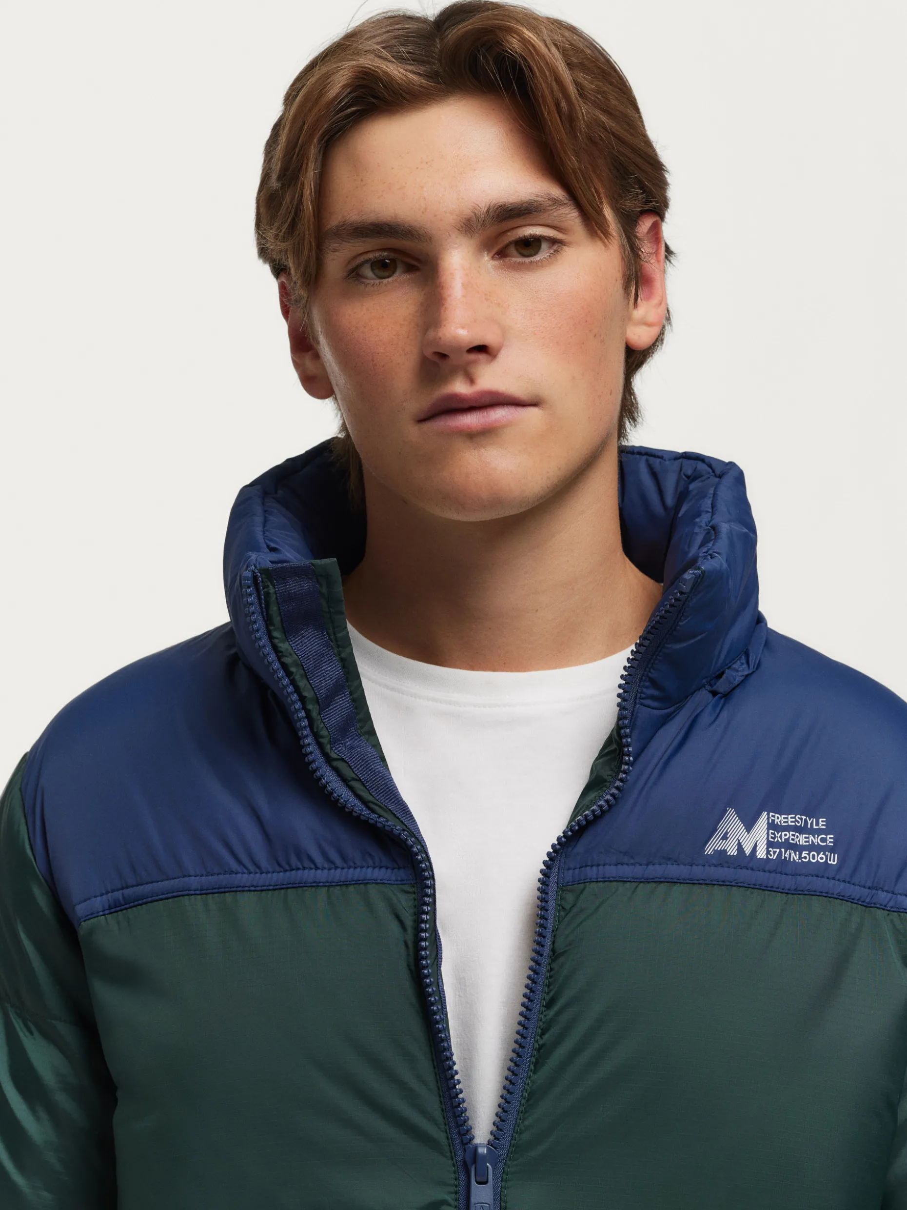 OutdoorPro Giacca Impermeabile Elbrus Uomo, Design Esclusivo di Alvaro Moreno, Per Escursioni Invernali con Cappuccio Regolabile