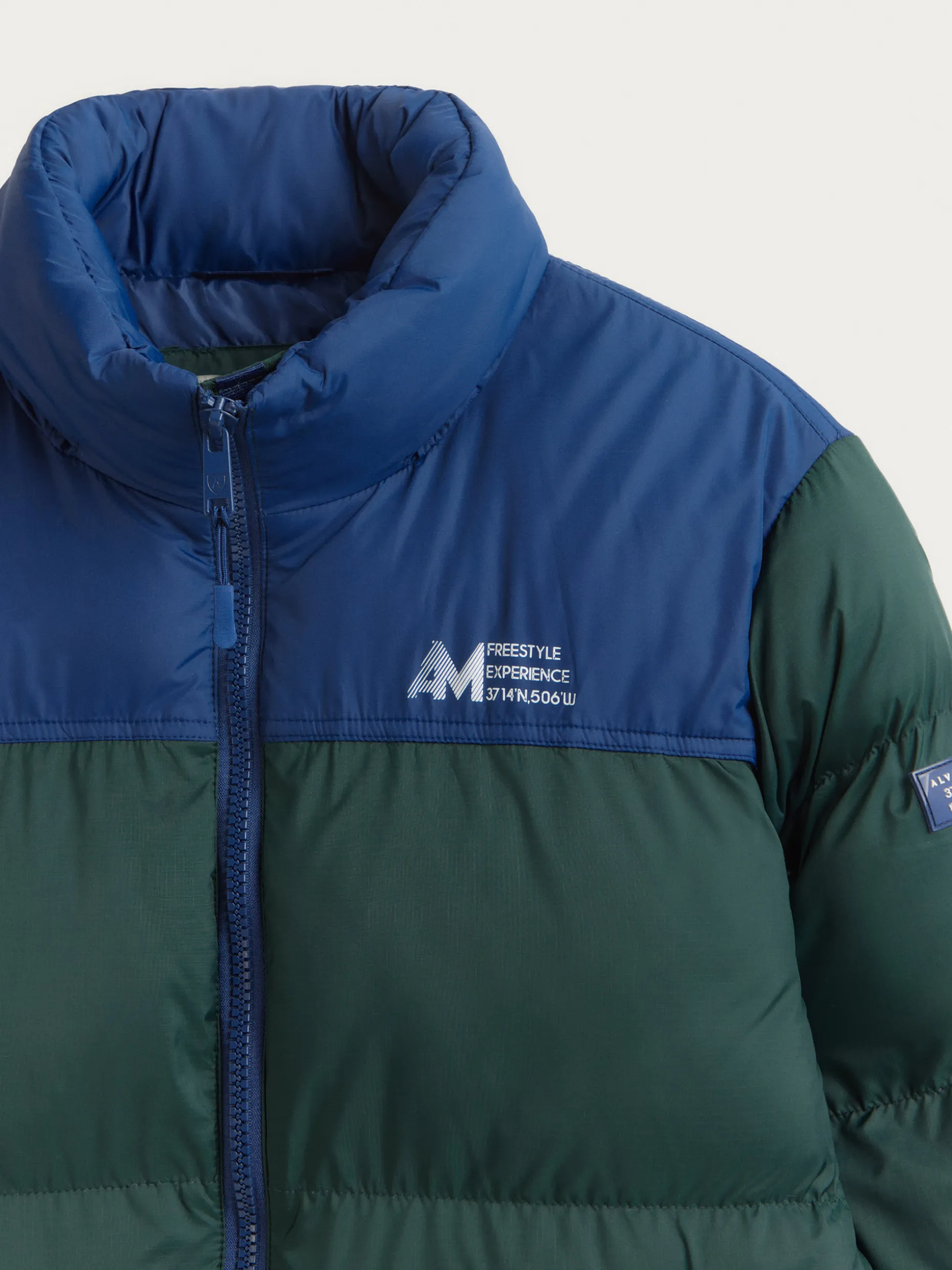 OutdoorPro Giacca Impermeabile Elbrus Uomo, Design Esclusivo di Alvaro Moreno, Per Escursioni Invernali con Cappuccio Regolabile