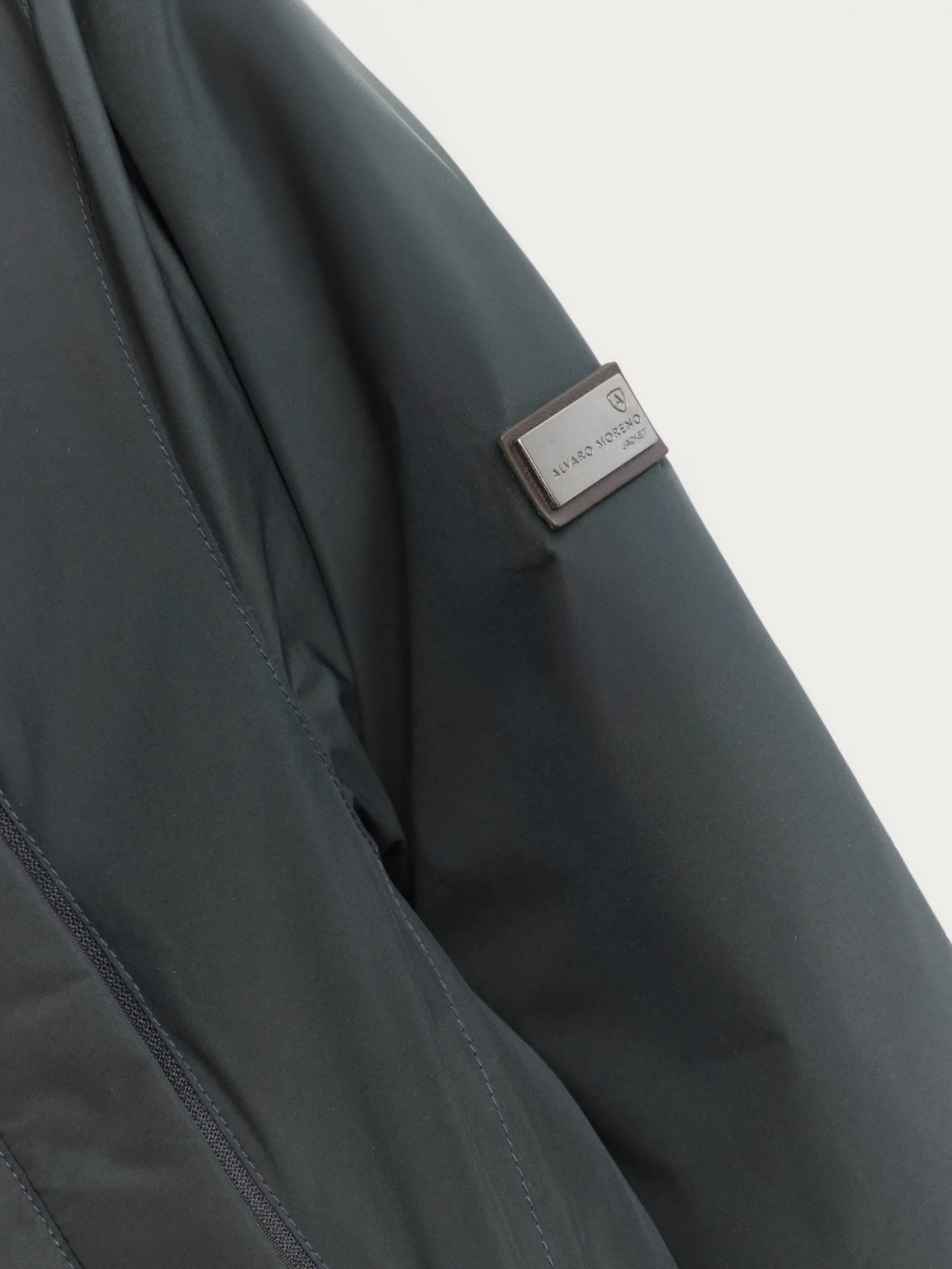 Parka Nebraska con Cappuccio Regolabile - Giacca Invernale per Stile Urbano | Collezione Inverno 2024 by Alvaro Moreno Fashion Design Impeccabile