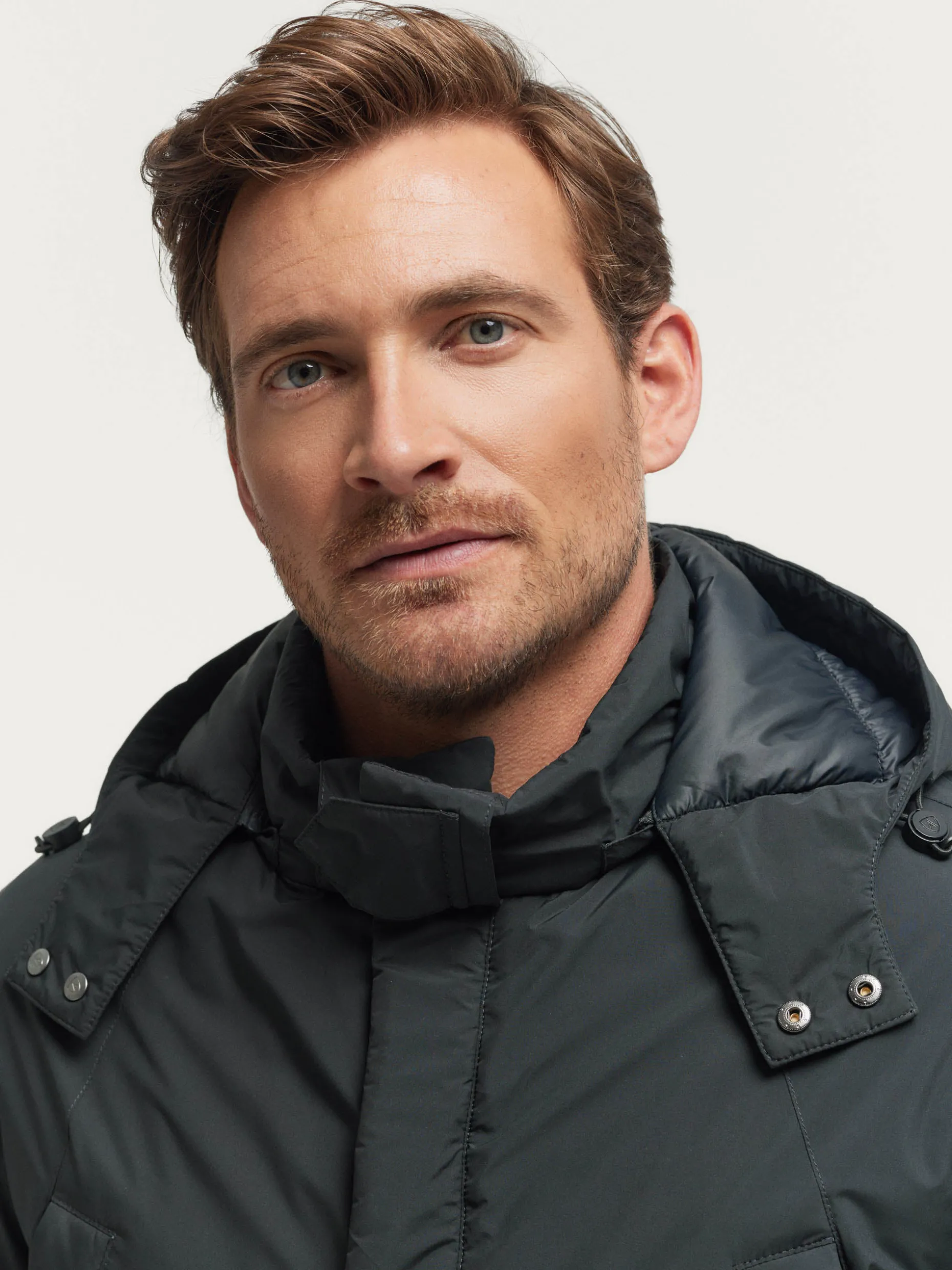 Parka Nebraska con Cappuccio Regolabile - Giacca Invernale per Stile Urbano | Collezione Inverno 2024 by Alvaro Moreno Fashion Design Impeccabile