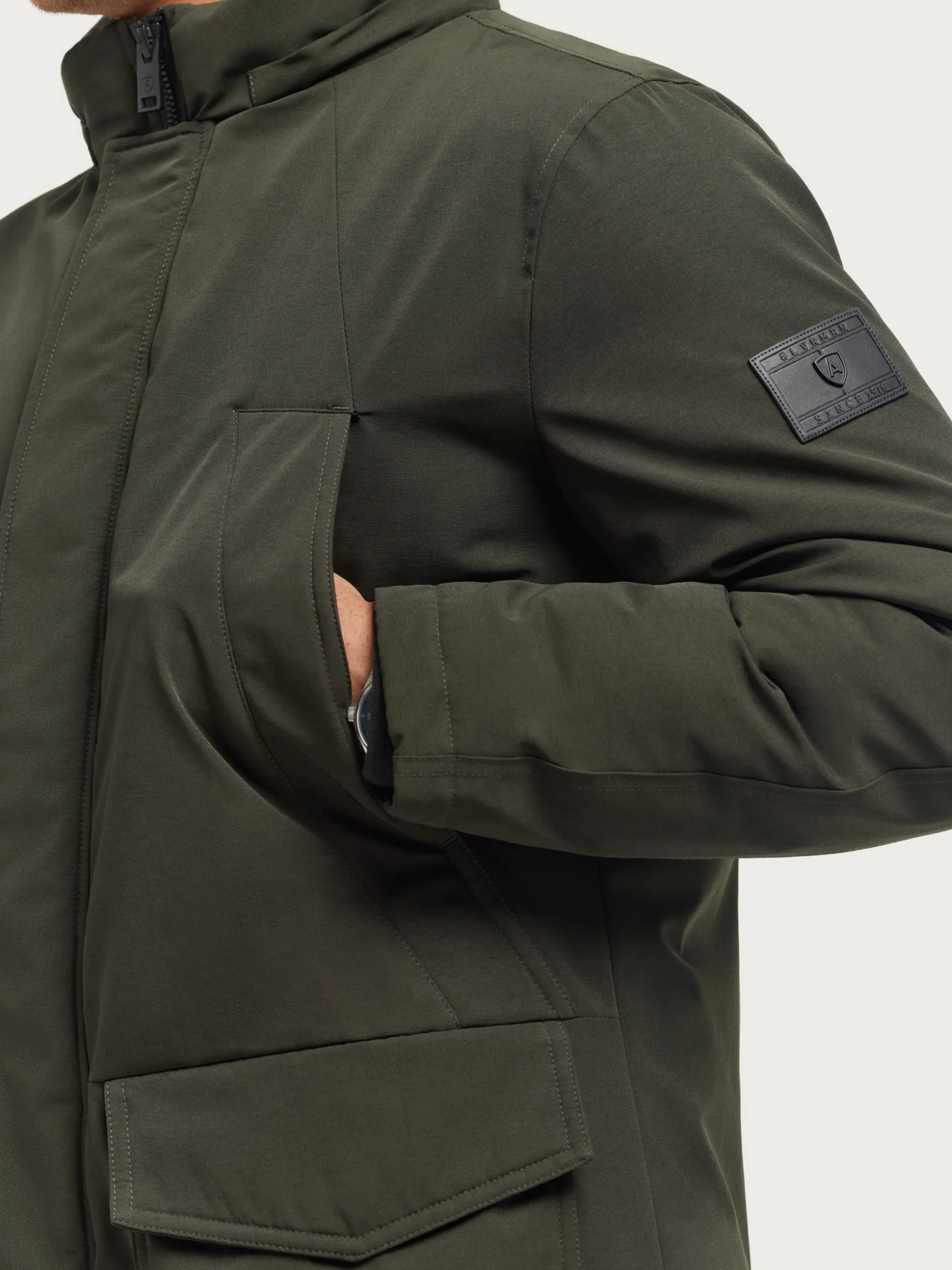 Giubbotto Sherman Parka - Design Funzionale e Comfort Moderno per la Stagione Fredda | Disponibile su Alvaro Moreno Online