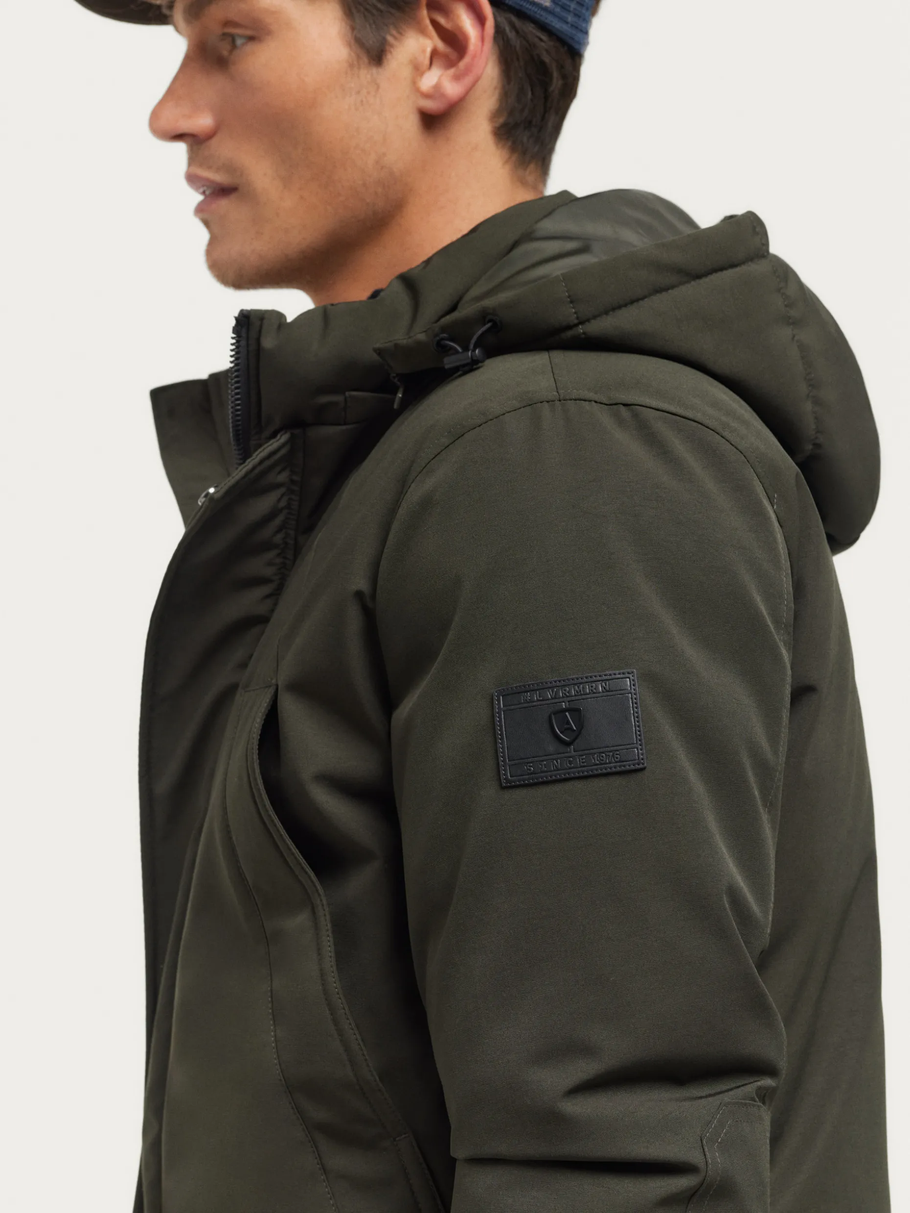 Giubbotto Sherman Parka - Design Funzionale e Comfort Moderno per la Stagione Fredda | Disponibile su Alvaro Moreno Online