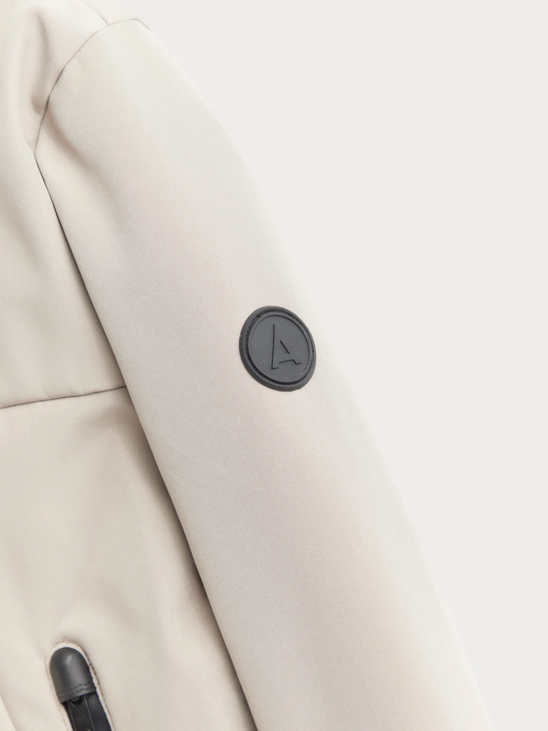 Giacca Invernale Skywalker - Cappotto Imbottito Unisex di Alvaro Moreno | Design Futuristico per Collezione Autunno/Inverno 2024, Stile Avanguardista con Cappuccio Regolabile, Ideale per Escursioni Montane e Urban Style