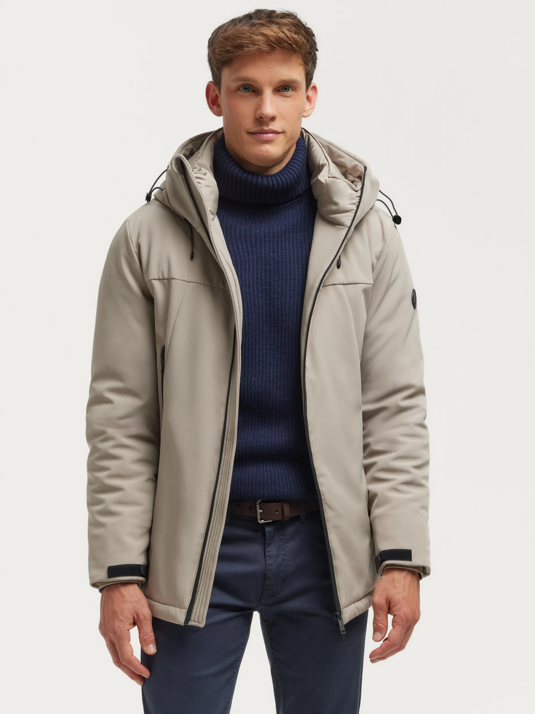 Giacca Invernale Skywalker - Cappotto Imbottito Unisex di Alvaro Moreno | Design Futuristico per Collezione Autunno/Inverno 2024, Stile Avanguardista con Cappuccio Regolabile, Ideale per Escursioni Montane e Urban Style