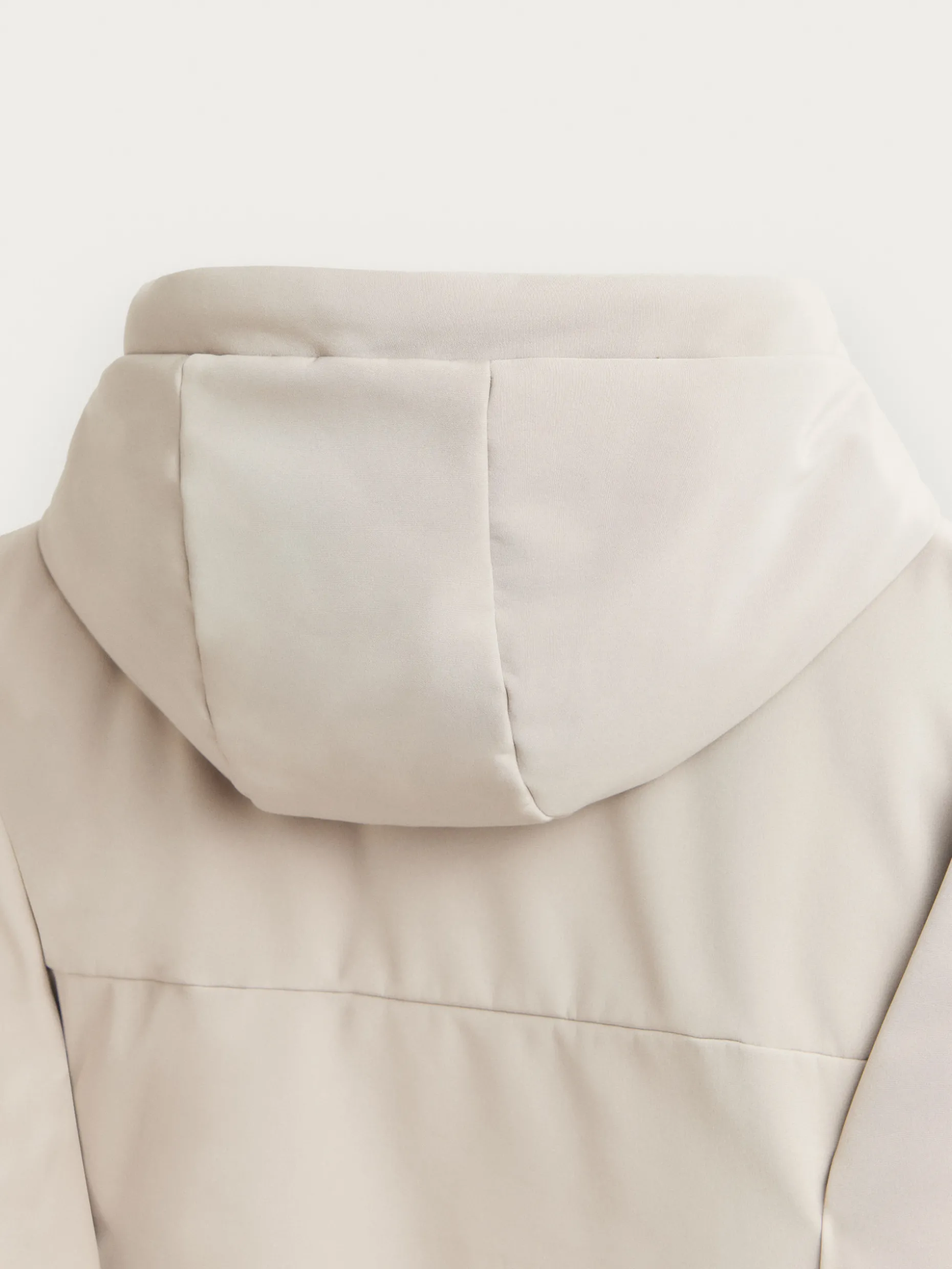 Giacca Invernale Skywalker - Cappotto Imbottito Unisex di Alvaro Moreno | Design Futuristico per Collezione Autunno/Inverno 2024, Stile Avanguardista con Cappuccio Regolabile, Ideale per Escursioni Montane e Urban Style