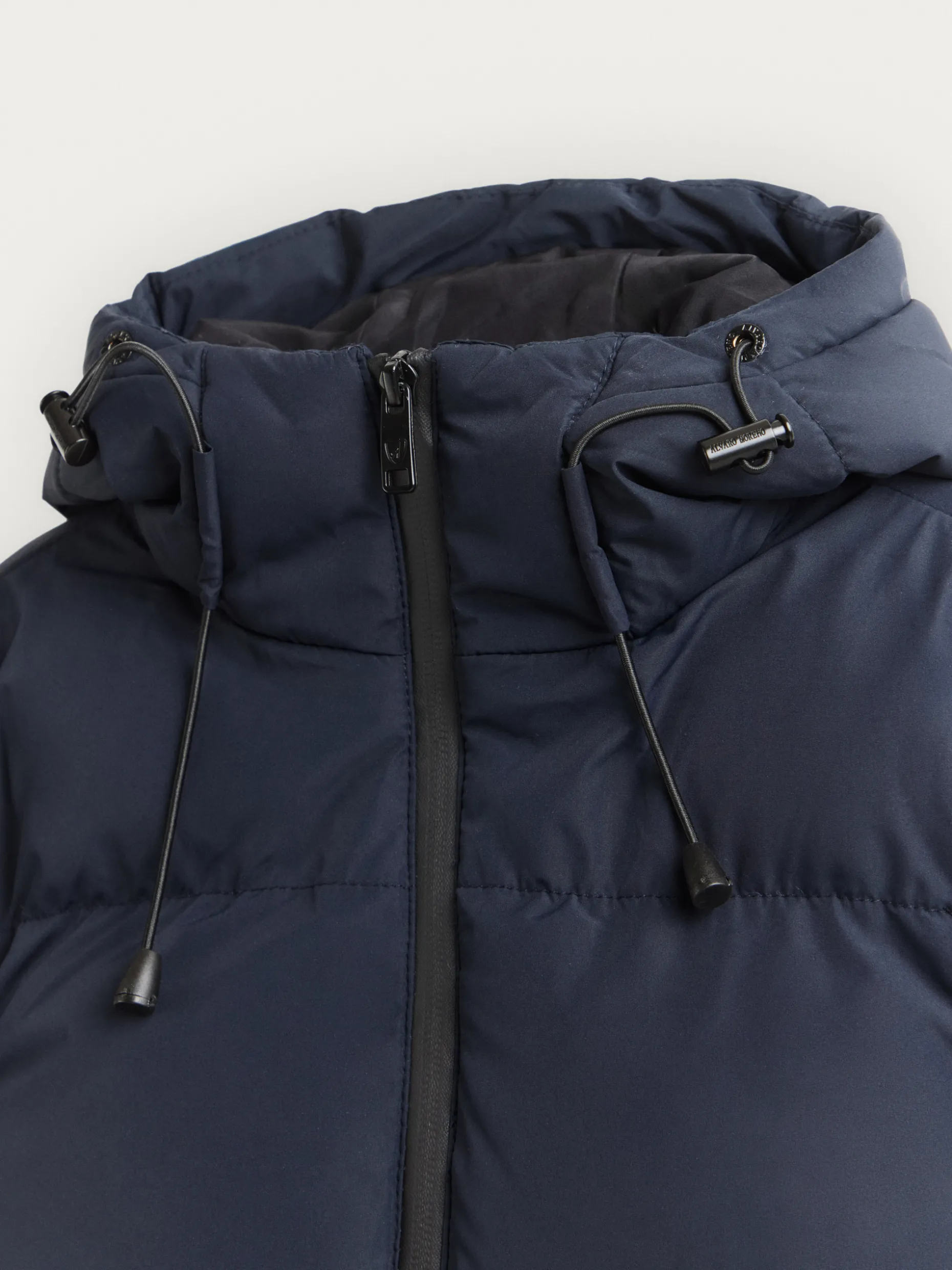 Giubbino Impermeabile Skywear per Bambini con Cappuccio - Comodo e Stiloso per le Avventure All'aperto | Negozio Alvaro Moreno