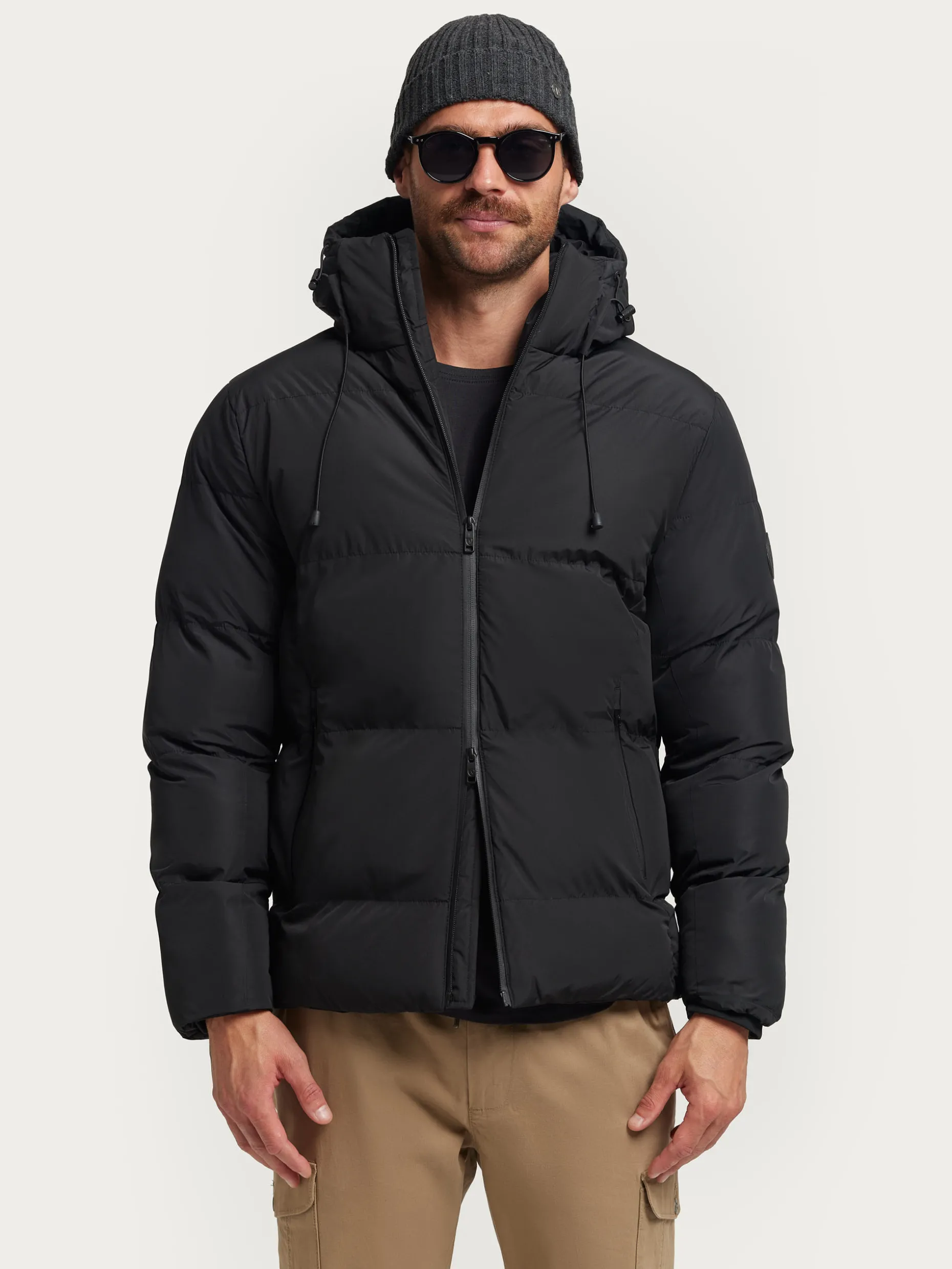 Giacca Invernale Skywear Techwear Impermeabile con Cappuccio - Parka Stile Urbano Moderno | Abbigliamento Outdoor di Tendenza by Alvaro Moreno