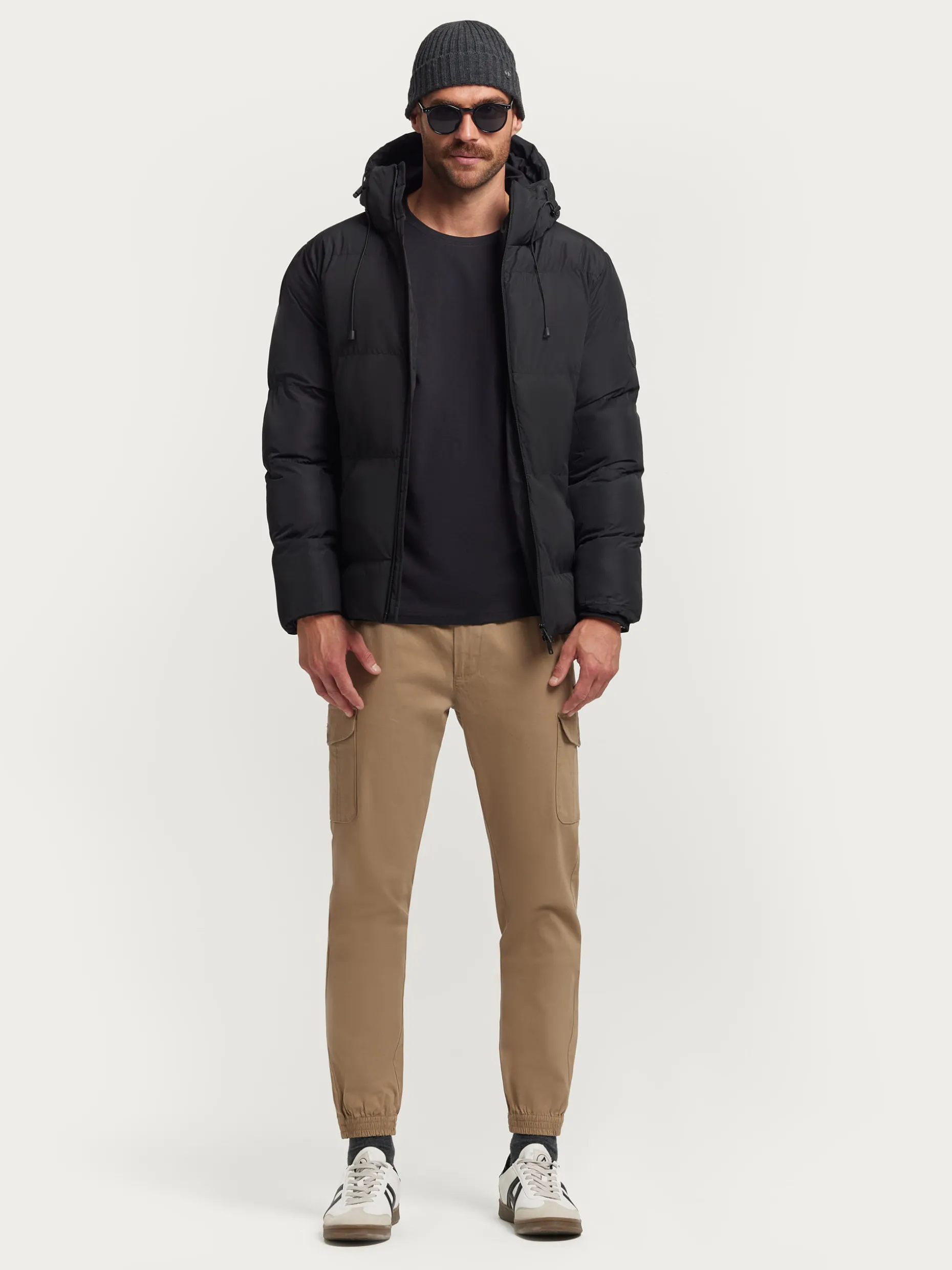 Giacca Invernale Skywear Techwear Impermeabile con Cappuccio - Parka Stile Urbano Moderno | Abbigliamento Outdoor di Tendenza by Alvaro Moreno