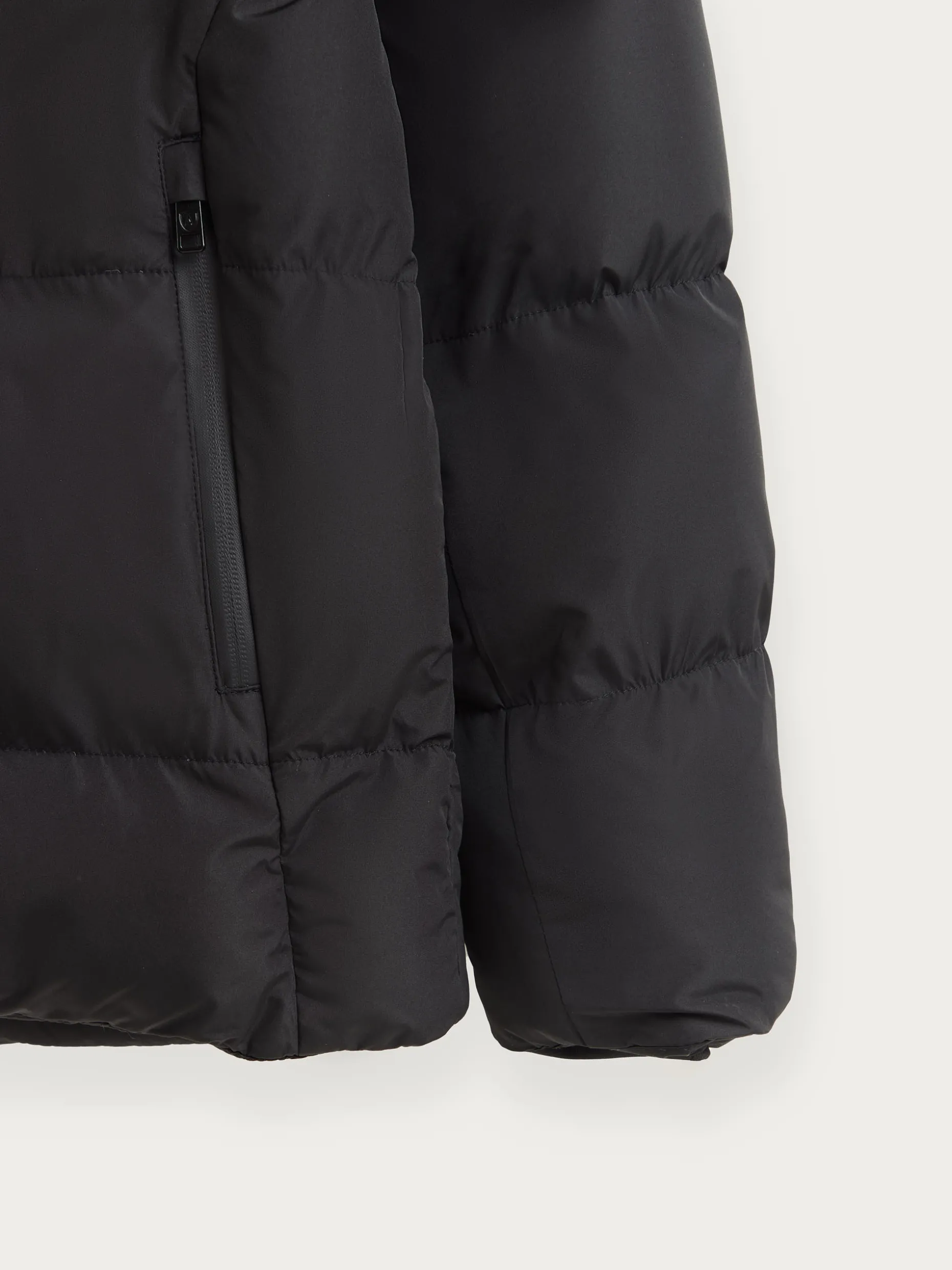 Giacca Invernale Skywear Techwear Impermeabile con Cappuccio - Parka Stile Urbano Moderno | Abbigliamento Outdoor di Tendenza by Alvaro Moreno