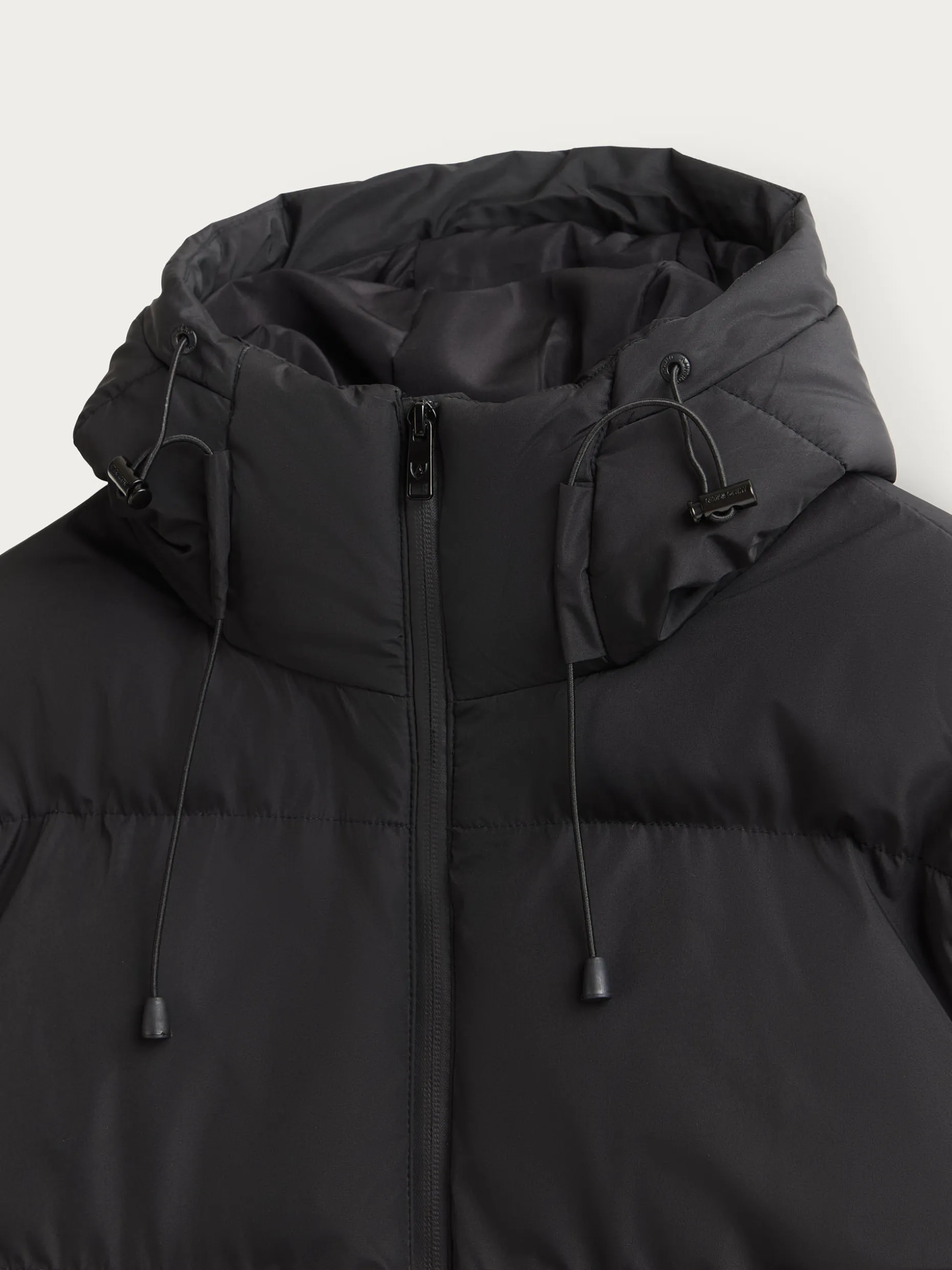 Giacca Invernale Skywear Techwear Impermeabile con Cappuccio - Parka Stile Urbano Moderno | Abbigliamento Outdoor di Tendenza by Alvaro Moreno