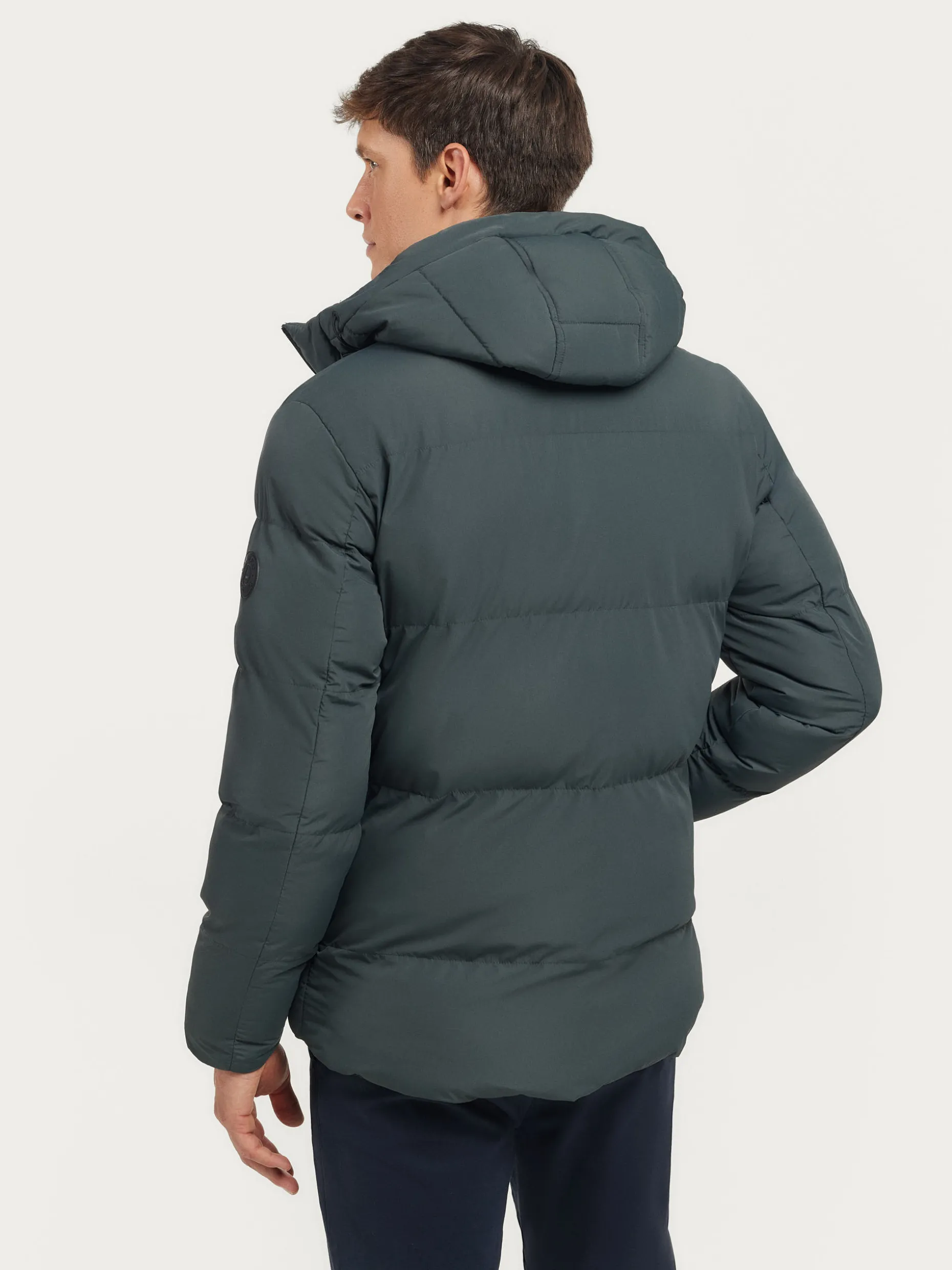 Impermeabile Moderna con Cappuccio Regolabile - Design Esclusivo Autunno/Inverno 2024 di Alvaro Moreno, Abbigliamento Urbano Tecnologico
