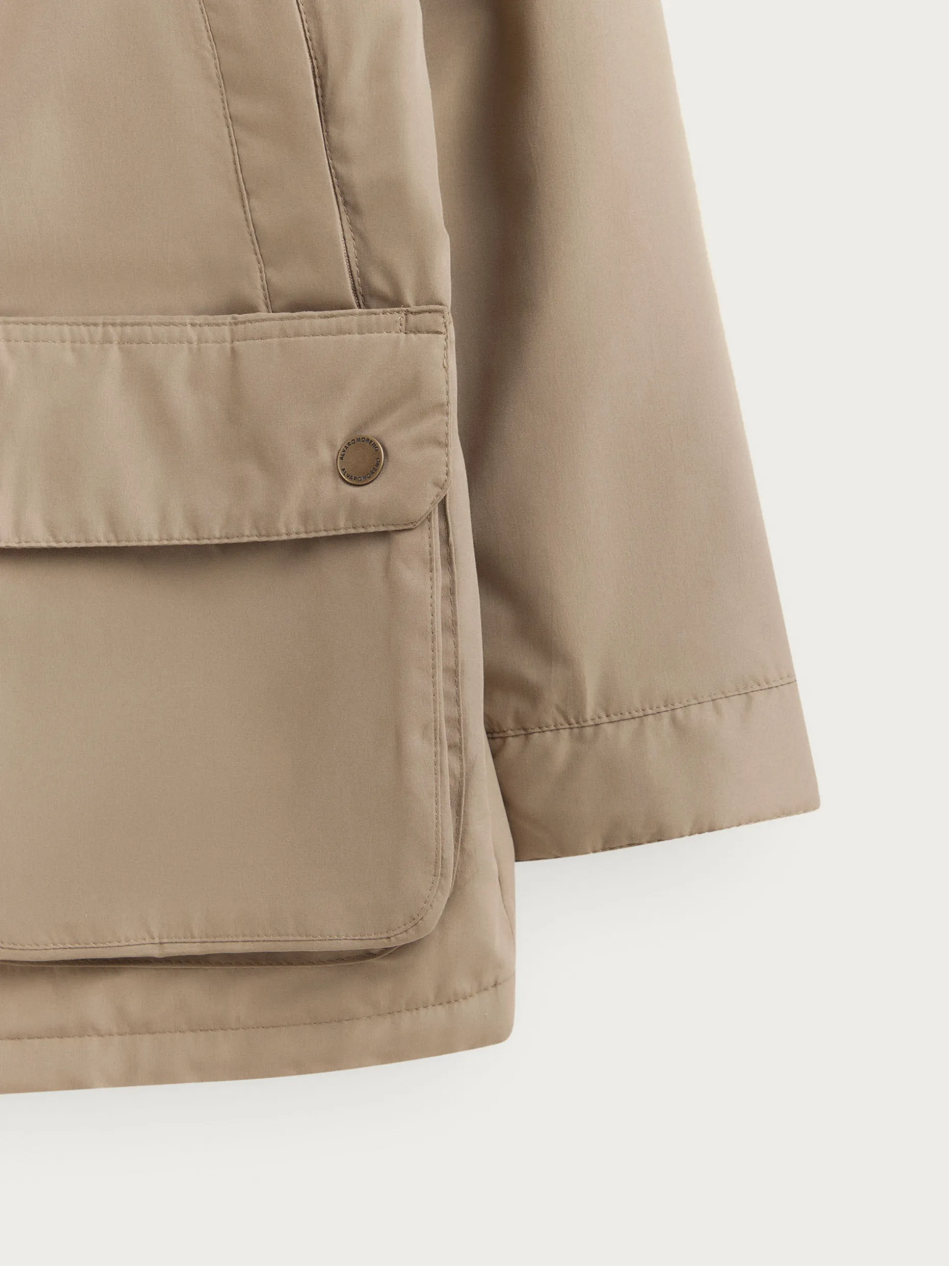 Alvaro Moreno - Cappotto Parka Elegante con Cappuccio, Stile Urbano Autunno-Inverno 2024 

(：、，，)