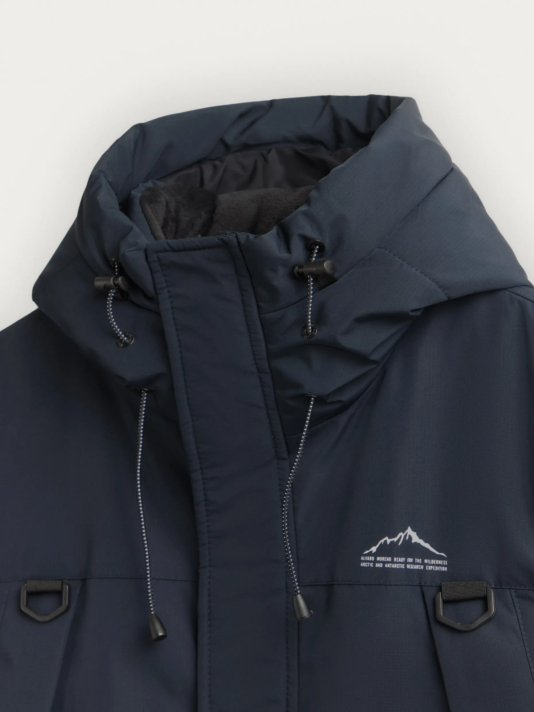 Giacca Trekking Impermeabile con Design Avanzato - Parka Tecnico per Escursioni | Collezione Outdoor Alvaro Moreno
(:,「|」「•」)