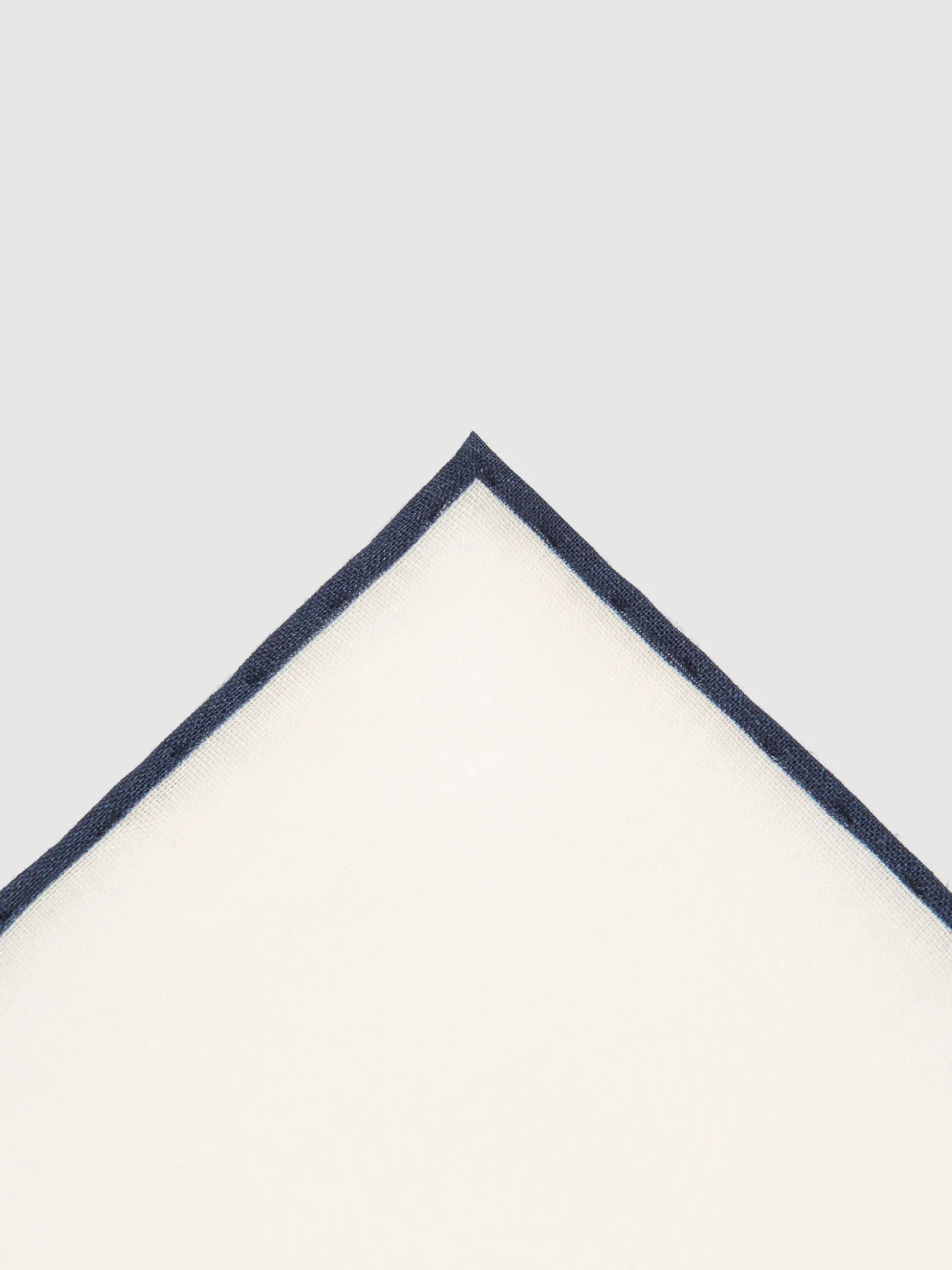 Elegante Fazzoletto in Lino Puro con Design Minimalista - Collezione Esclusiva di Alvaro Moreno