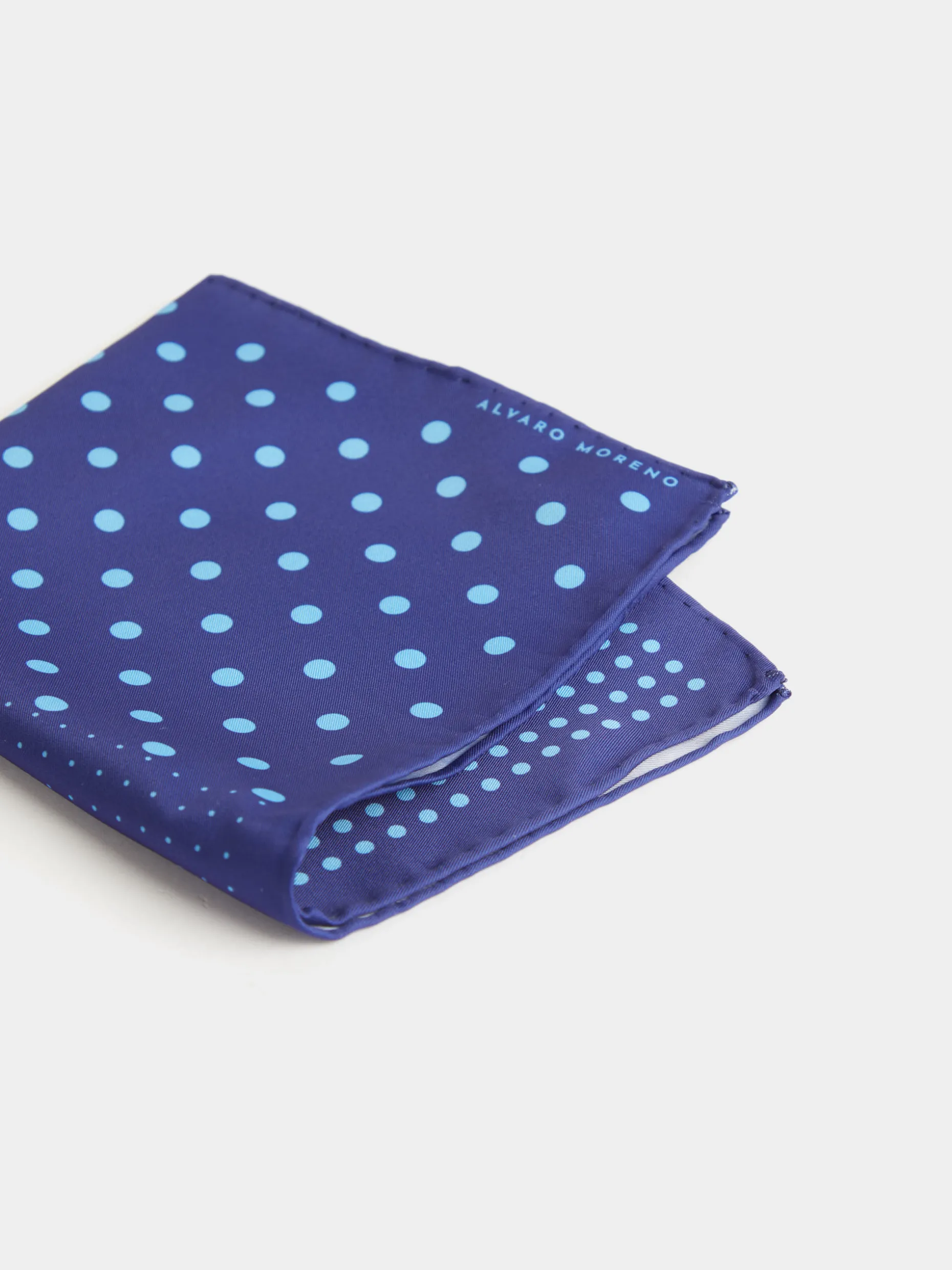 Fazzoletto Elegante con Stampa Digitale | Design Esclusivo di Alvaro Moreno