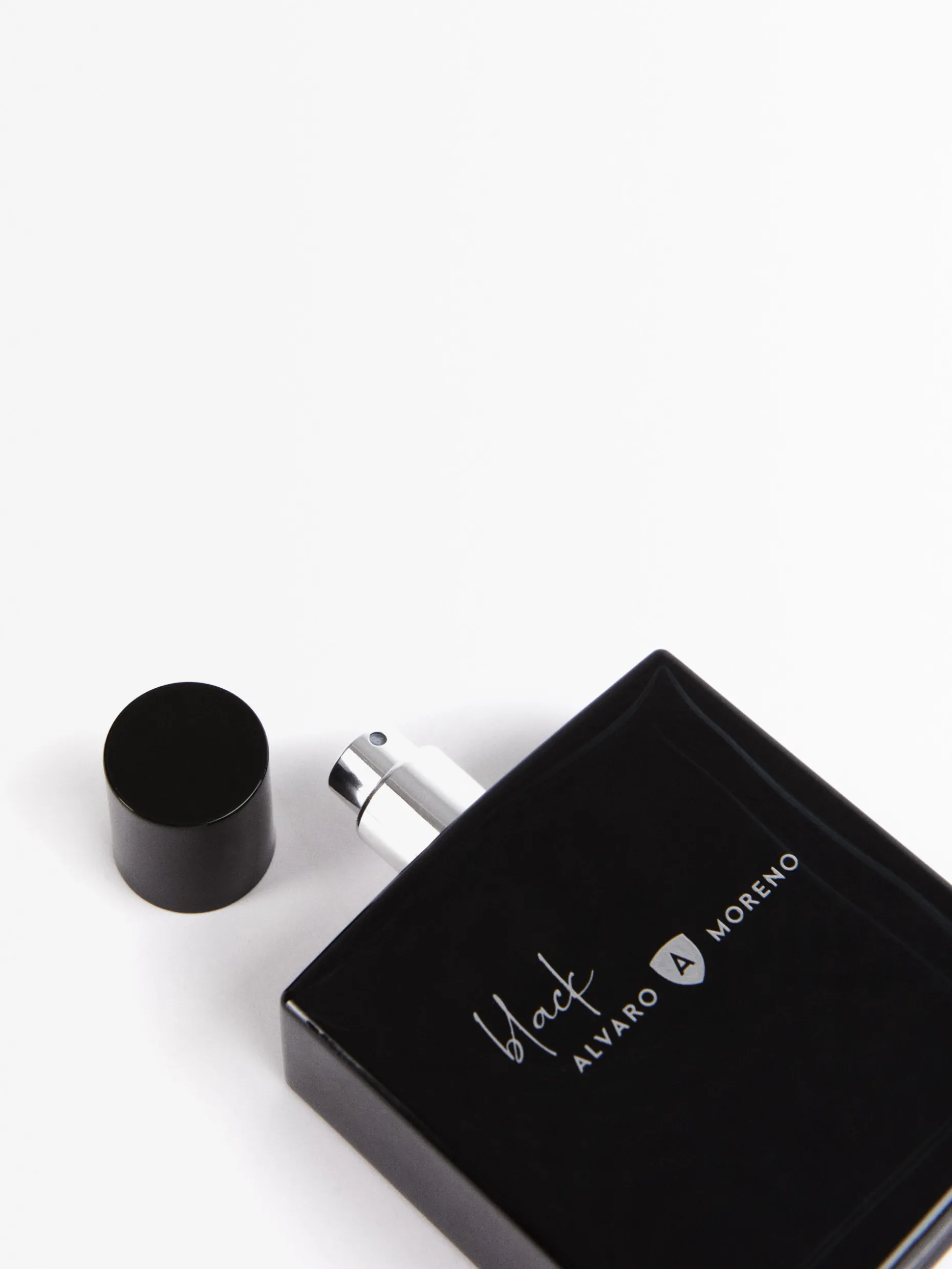Profumo AM Nero - Collezione Esclusiva di Álvaro Moreno | Scopri l'eleganza senza tempo