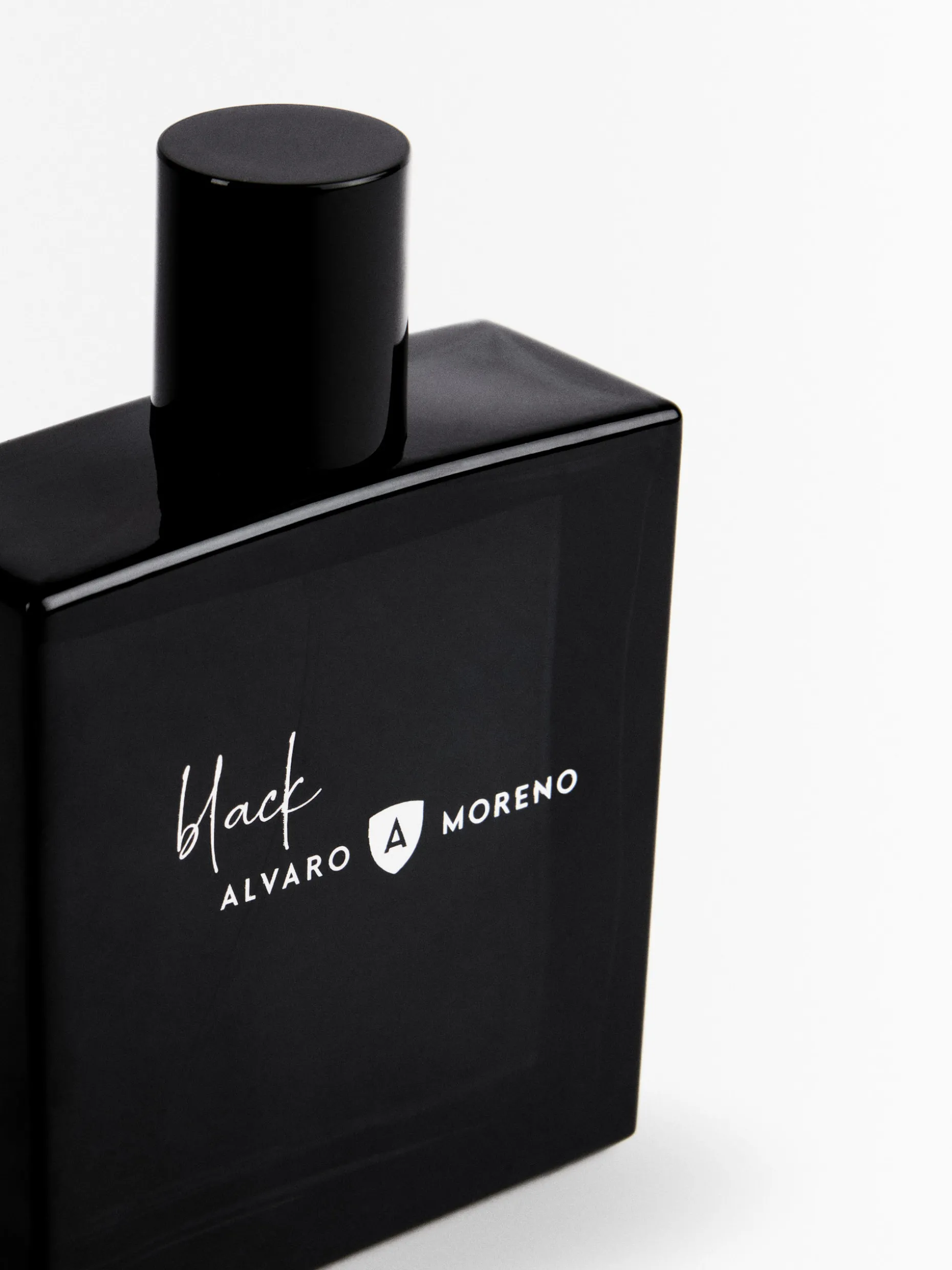 Profumo AM Nero - Collezione Esclusiva di Álvaro Moreno | Scopri l'eleganza senza tempo