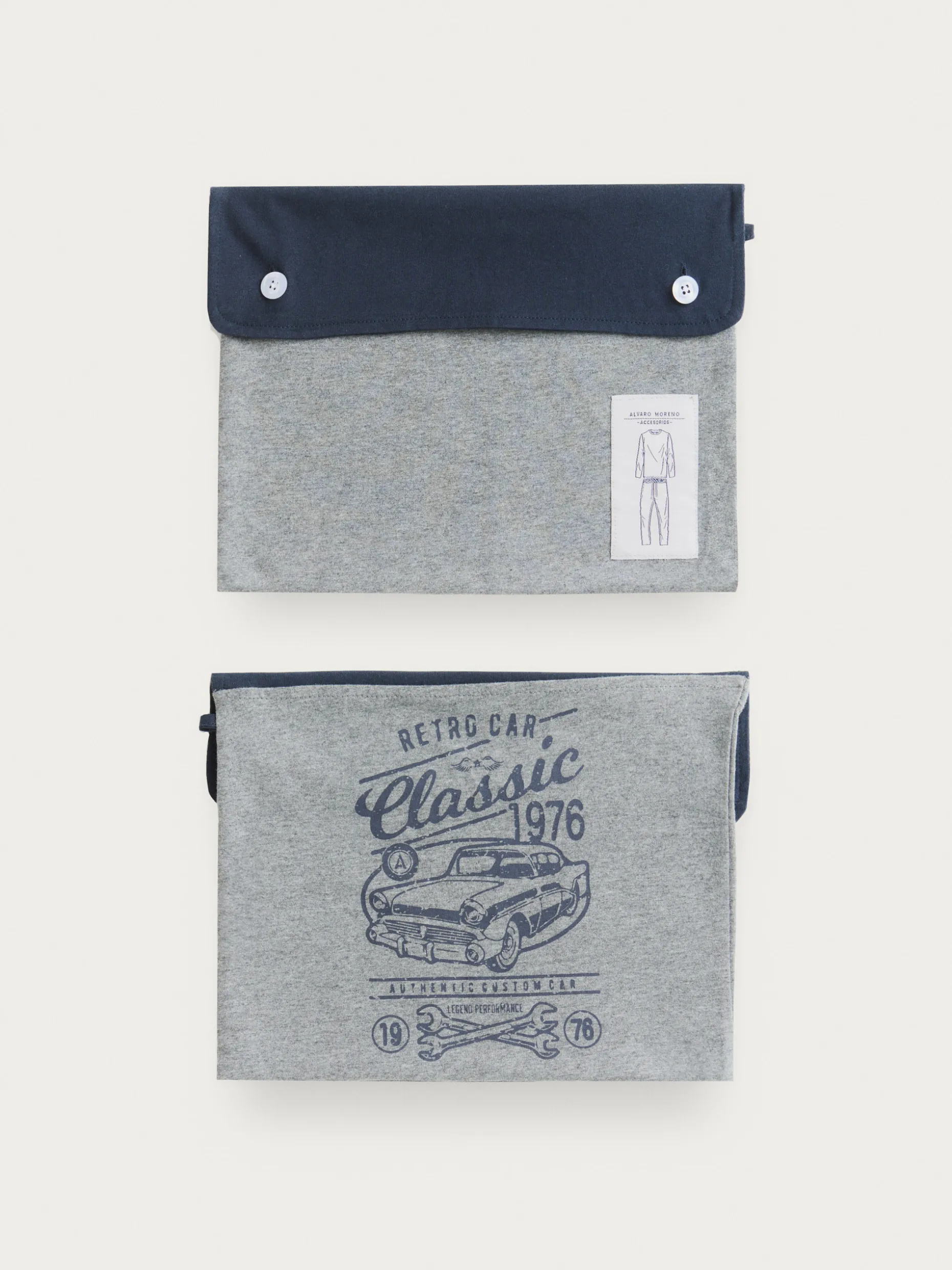 Pijama Unisex Stile Vintage Auto - Collezione Esclusiva di Alvaro Moreno | Promozione Imperdibile con Design Retrò e Comfort Senza Tempo