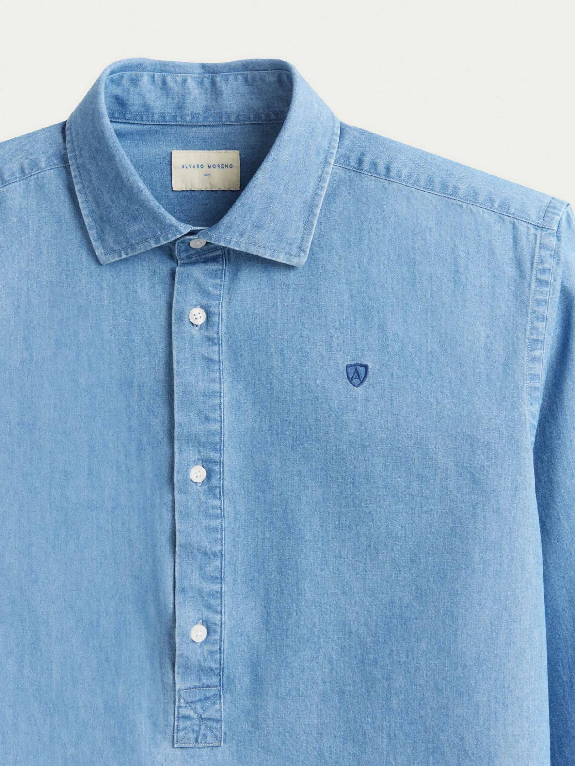 Denim Essentials: Maglietta Casual Alvaro Moreno con Design Moderno e Tessuto Resistent - Stile Unico per il Tuo Guardaroba Urbano