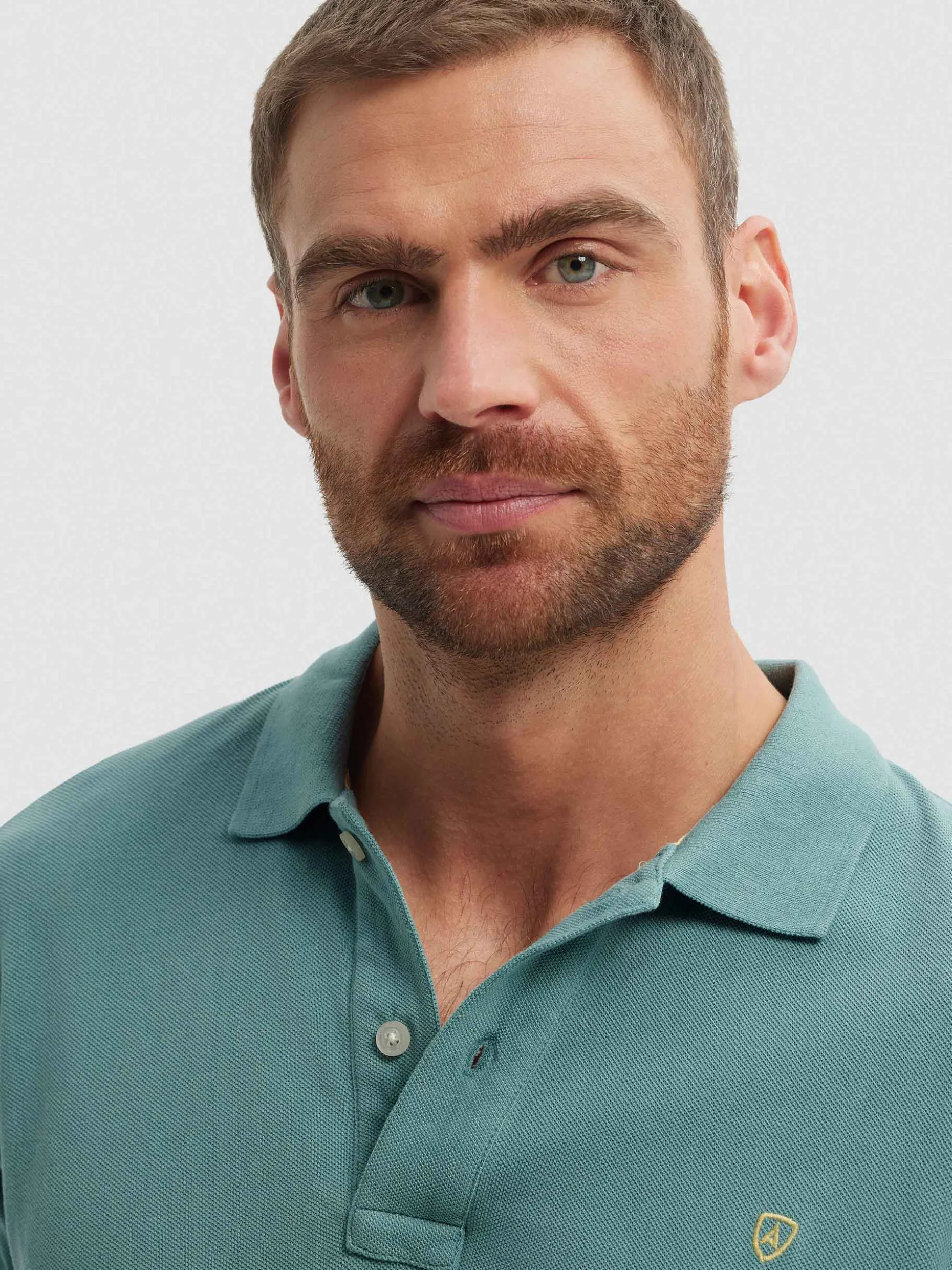 Maglietta Polo Classica | Outlet Ufficiale Alvaro Moreno - Stile Senza Tempo e Comfort Premium 

Abbinamento Perfetto per il Tuo Guardaroba | Offerte Esclusive su Moda Intramontabile