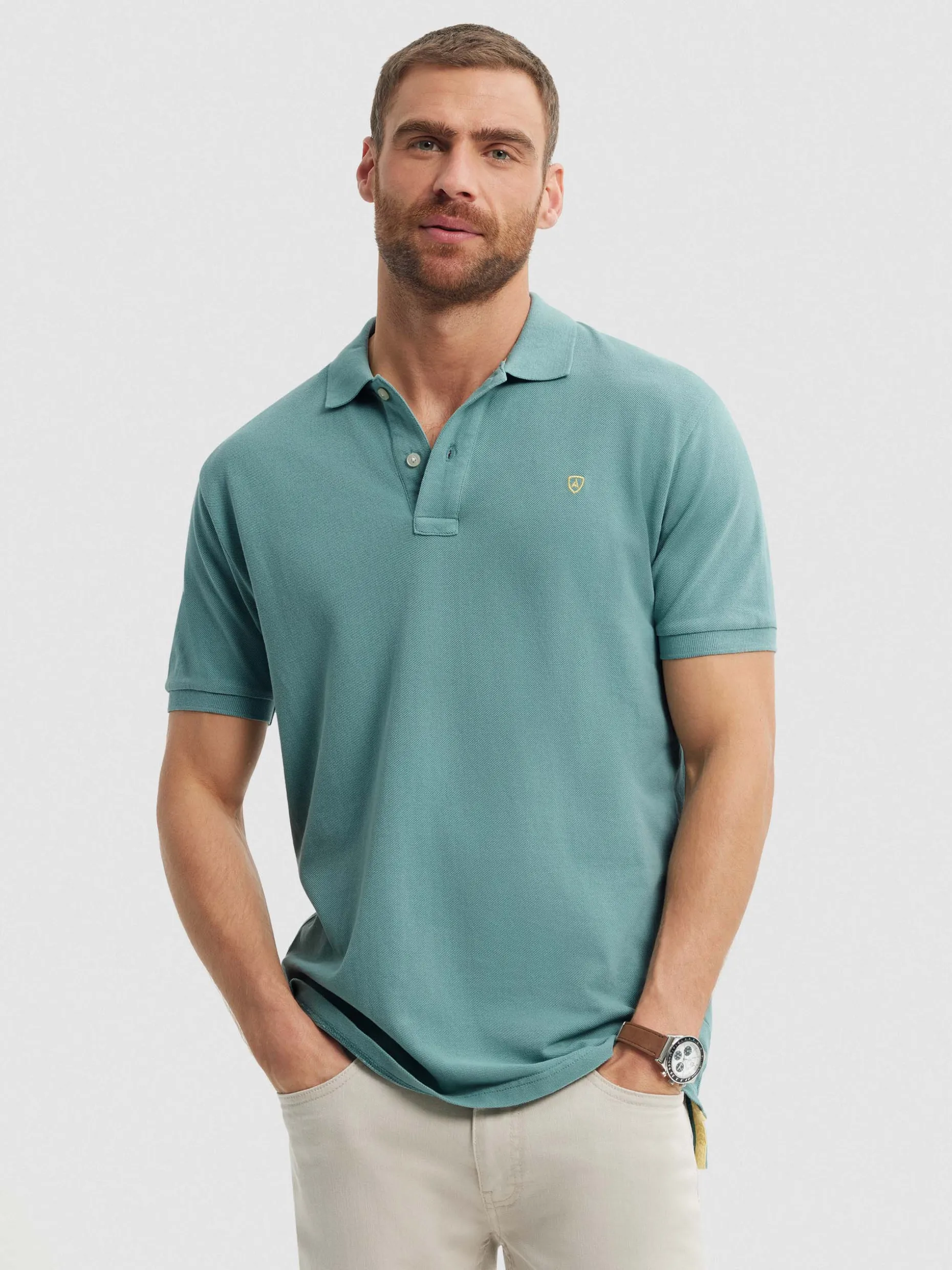 Maglietta Polo Classica | Outlet Ufficiale Alvaro Moreno - Stile Senza Tempo e Comfort Premium 

Abbinamento Perfetto per il Tuo Guardaroba | Offerte Esclusive su Moda Intramontabile