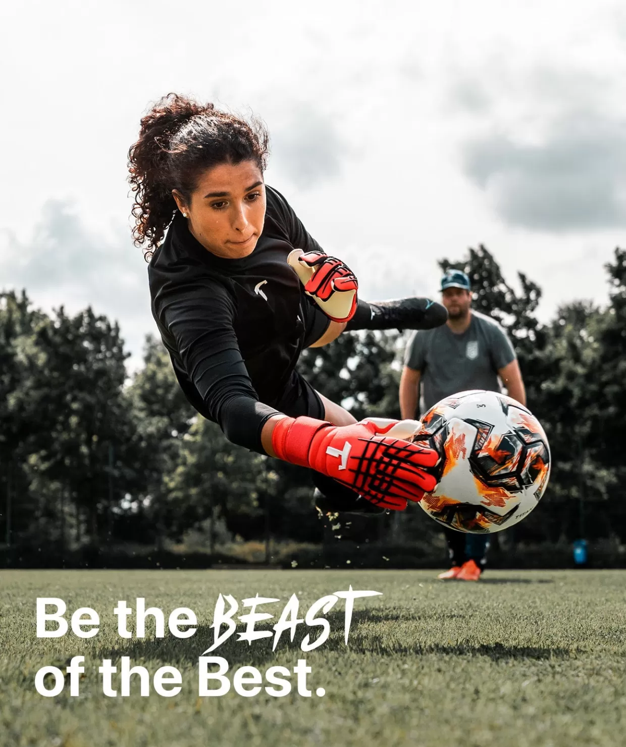 Guanti Junior Beast T1-TAN Pro 3.0 - Linea Rossa Fuoco per Allenamenti Dinamici | Design Sportivo con Tecnologia Antiscivolo | Ideali per Giovani Atleti Ambiziosi