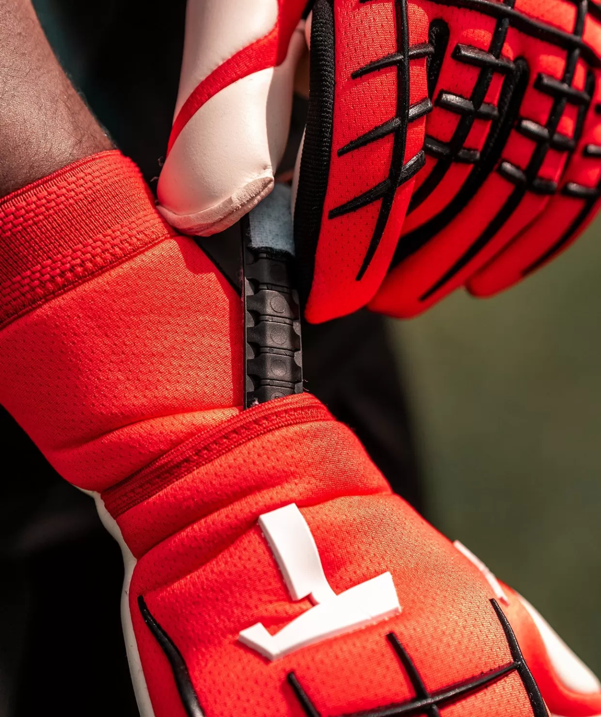Guanti Portiere Junior con Protezioni in Titanio - T1TAN Red Beast Pro 3.0 Serie FP | Ad Alto Rendimento per Allenamenti Intensi