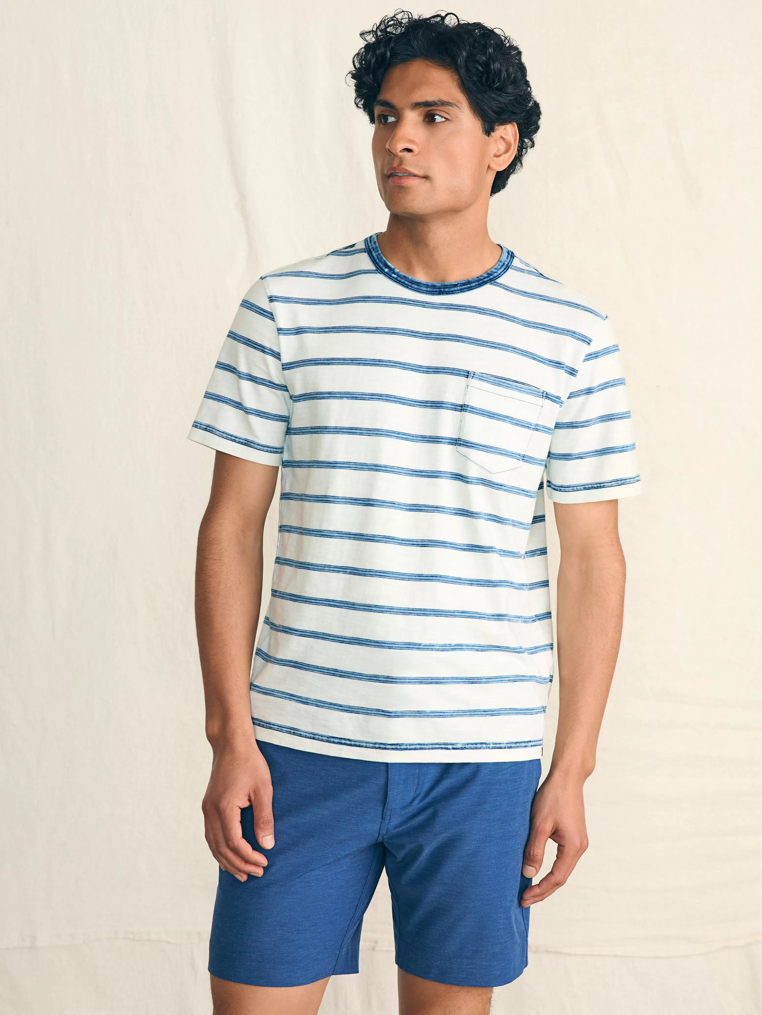 Faherty Brand: T-Shirt Casual con Taschina, Maniche Corte in Blu Indaco - Prezzo Accessibile
