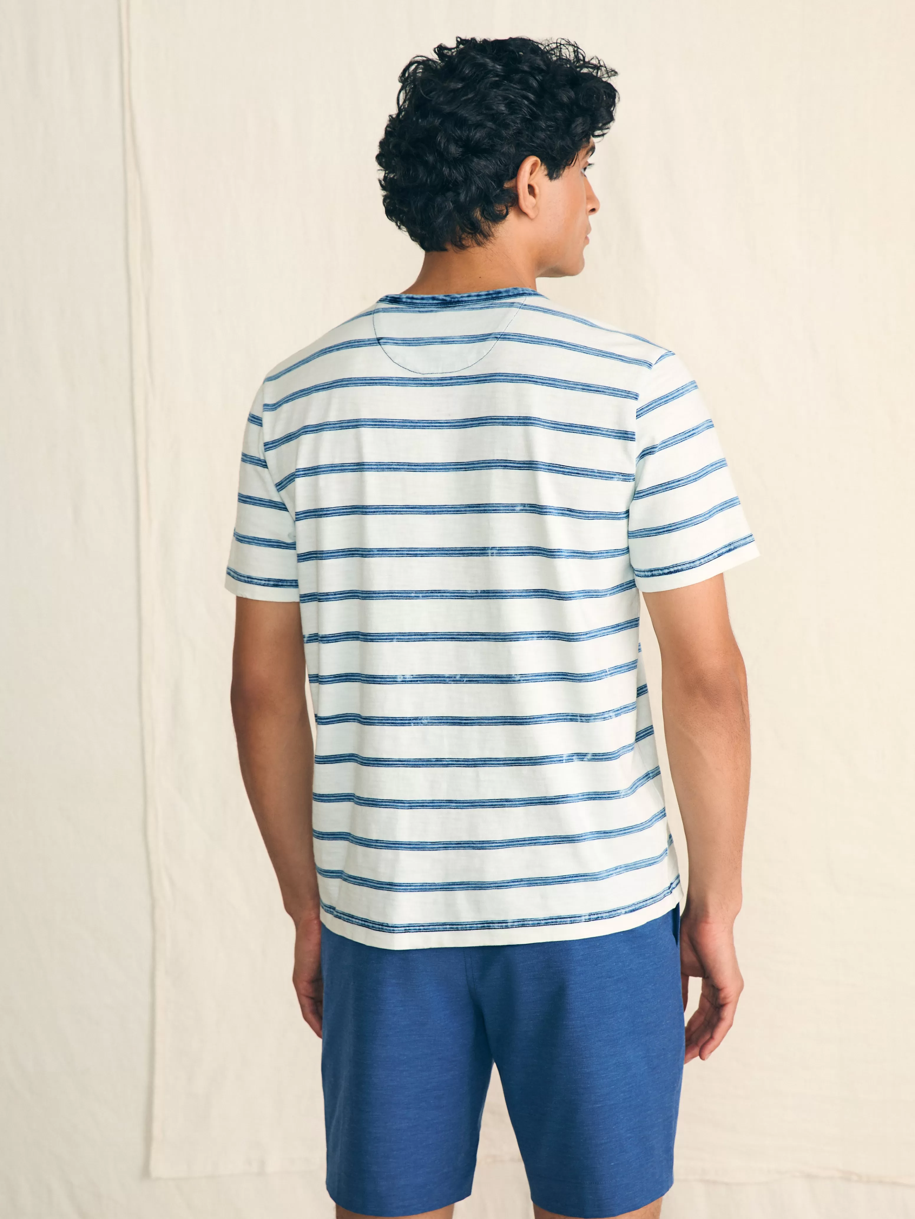 Faherty Brand: T-Shirt Casual con Taschina, Maniche Corte in Blu Indaco - Prezzo Accessibile