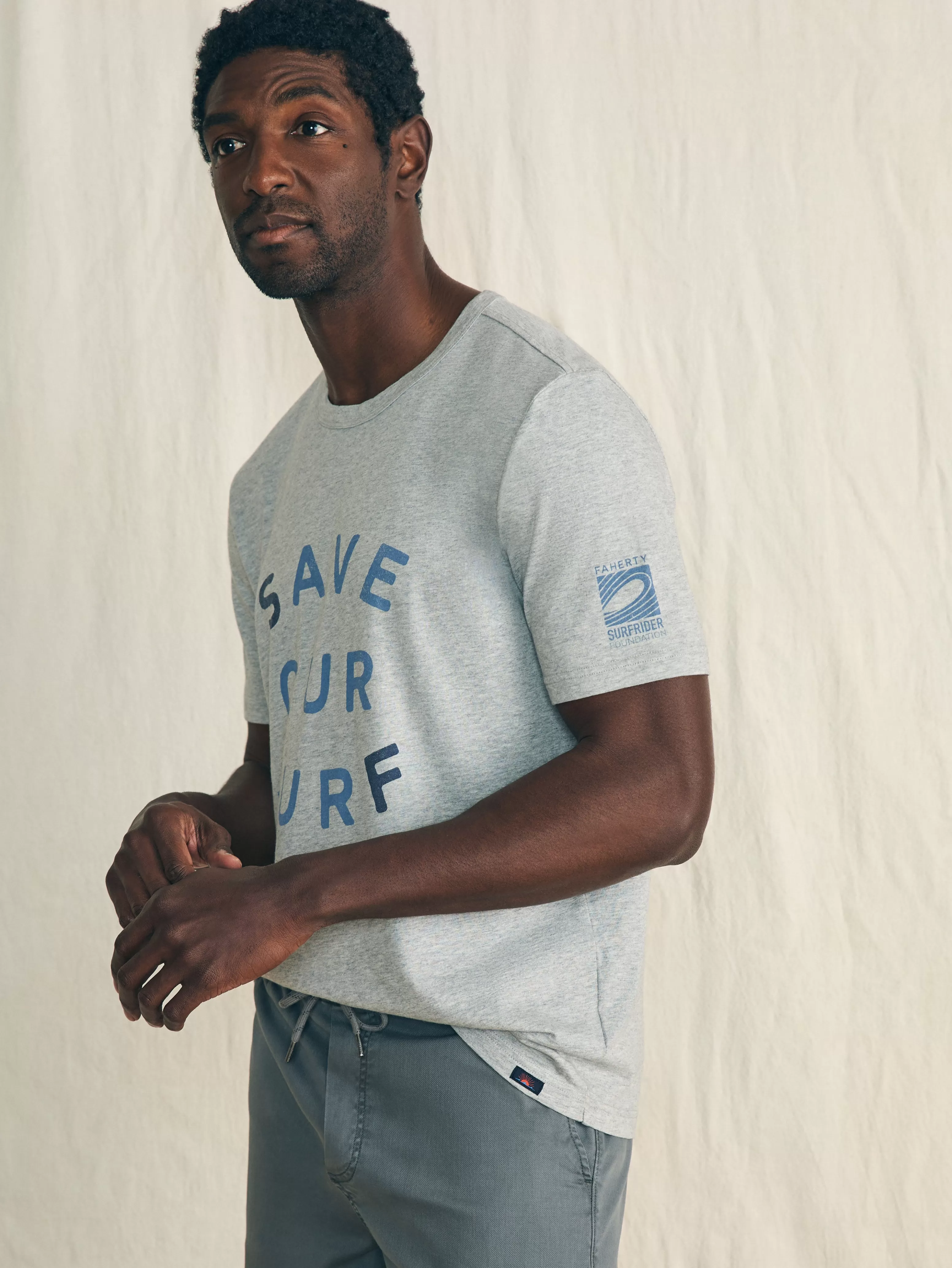 Faherty: Maglietta Vintage a Maniche Corte con Effetto Sbiancato - T-Shirt Casual in Cotone Lavato per Surf e Stile Mare 

(：、，