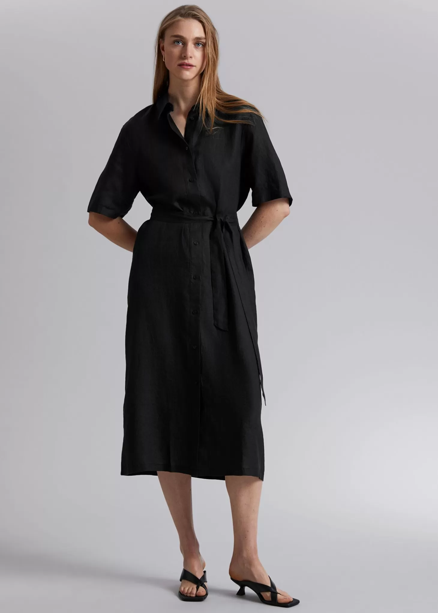 Elegante Camicetta con Cintura in Lino - Vestito da Ufficio Nero di Online & Other Stories