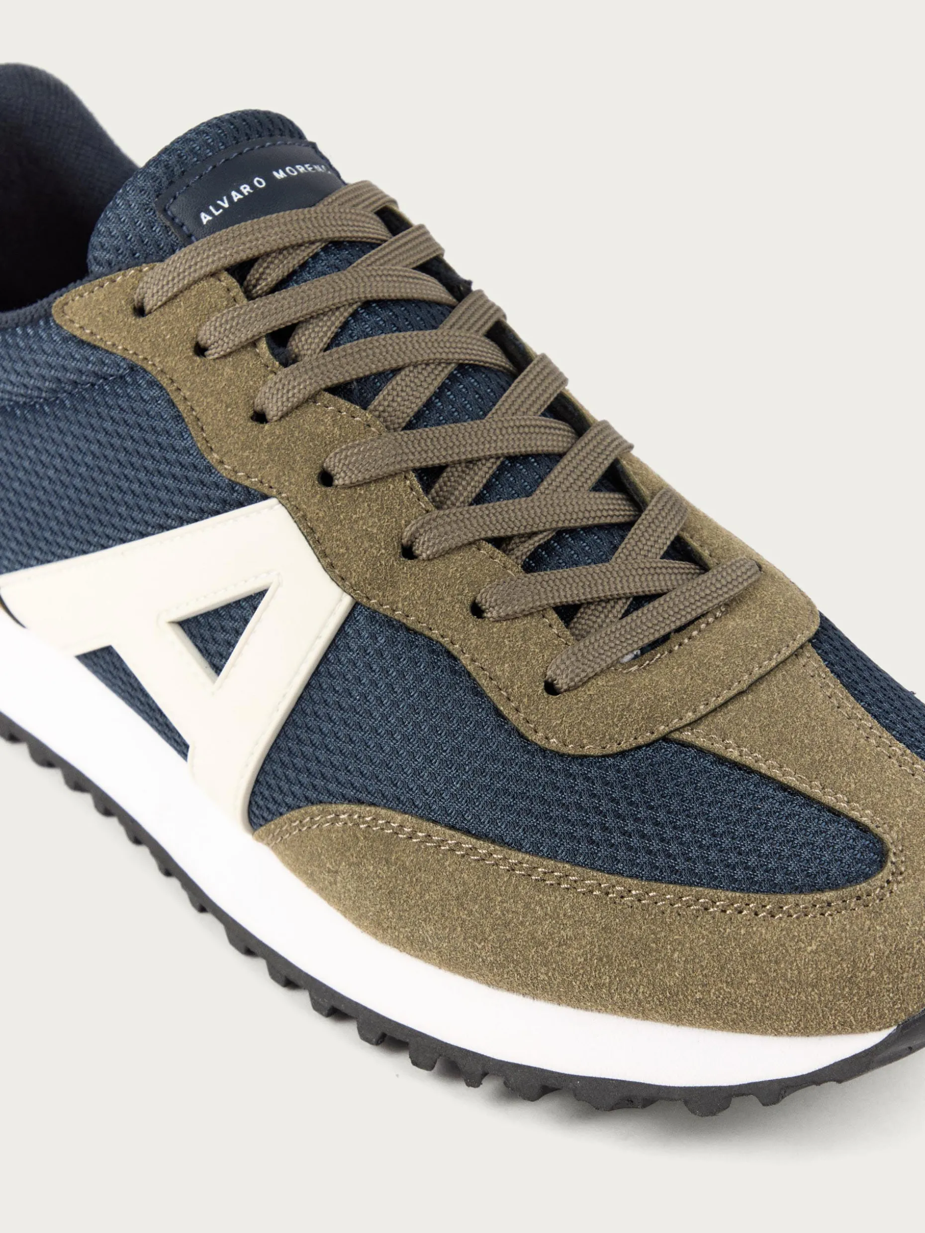 Scarpe Sportive Aston Alvaro Moreno - Offerta Lampo Esclusiva con Sconti Imperdibili!