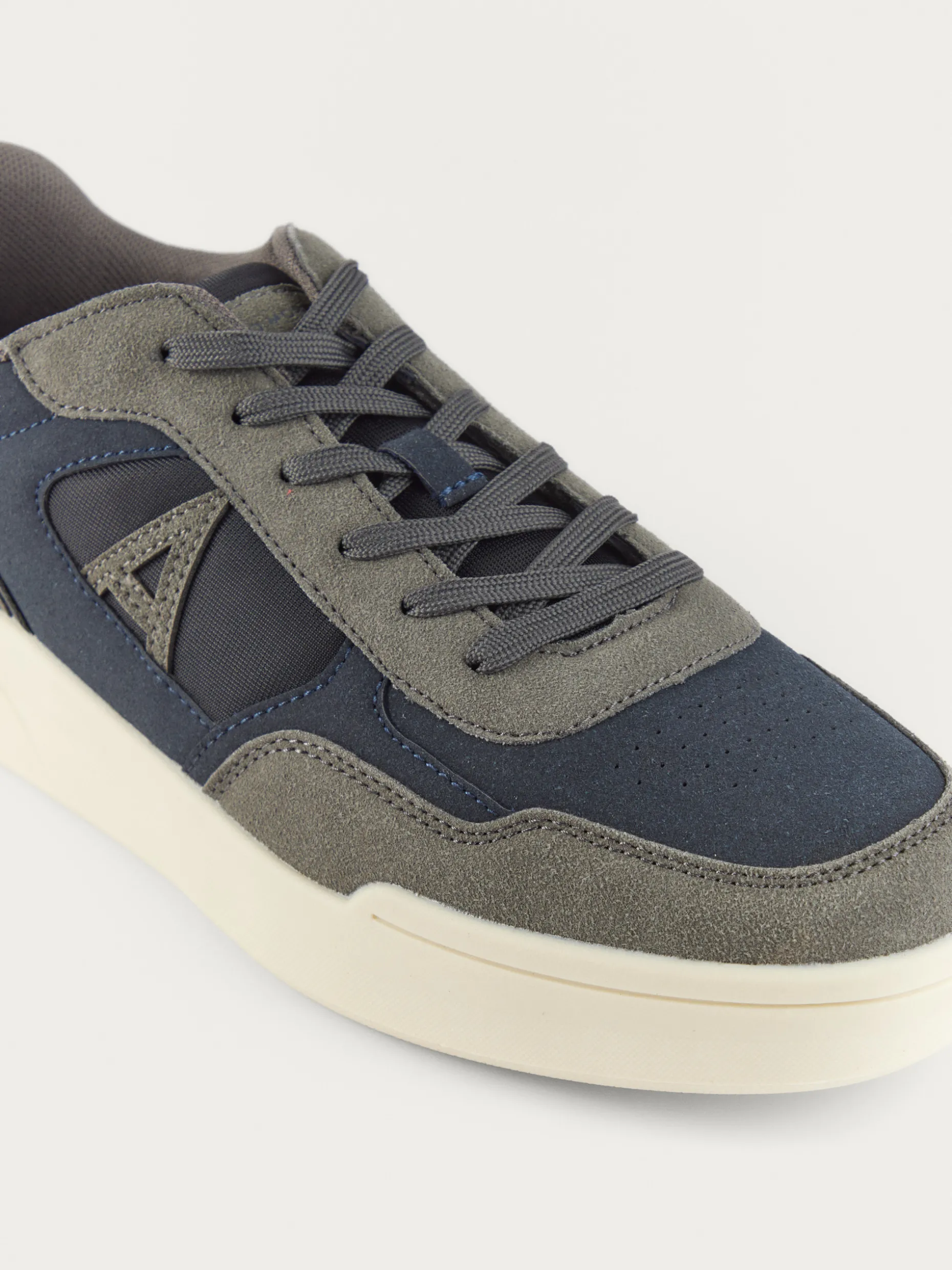 Scarpe Sportive Brussels di Alvaro Moreno - Design Moderno e Prezzi Accessibili