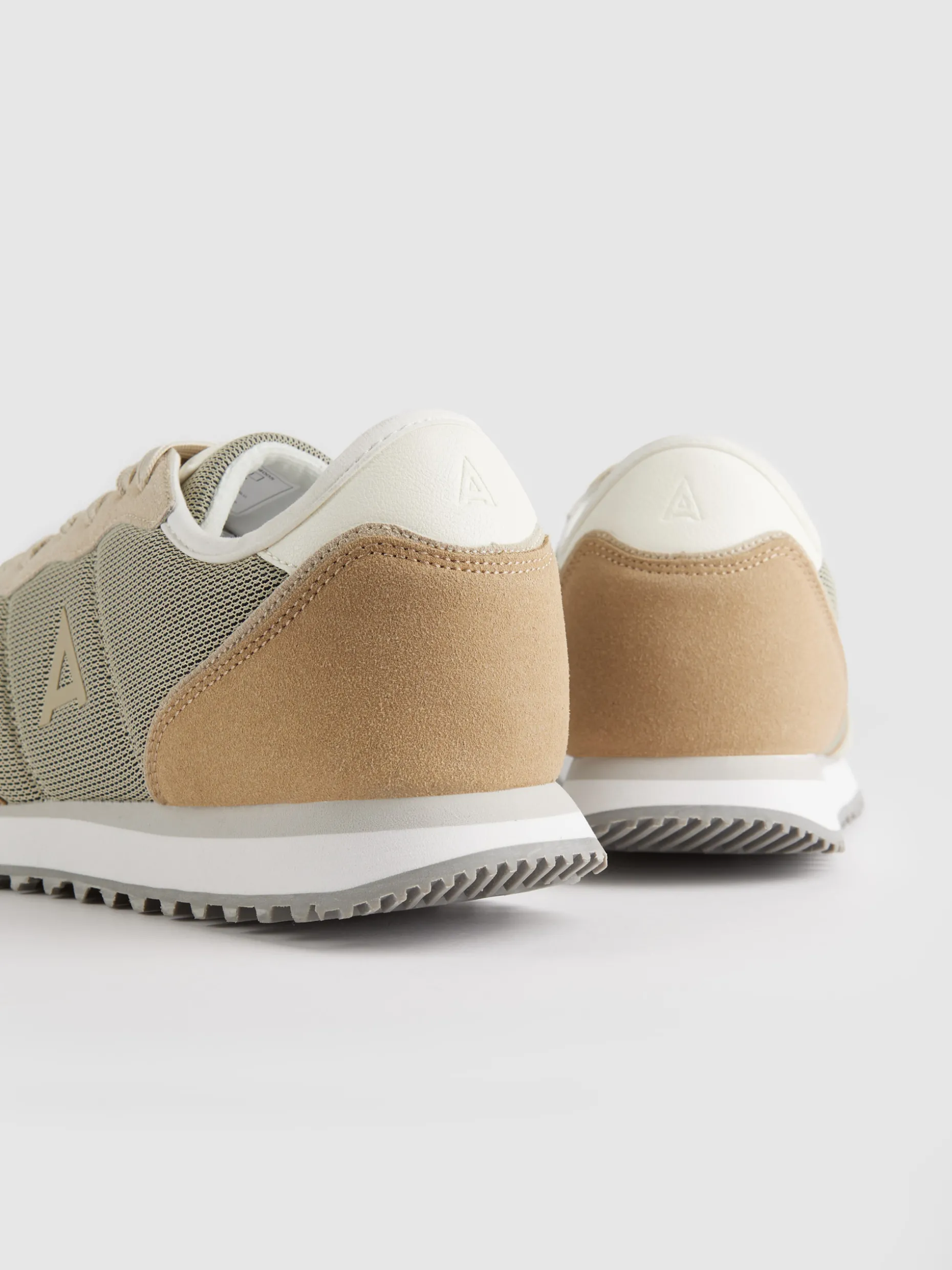 Scarpe Sportive BUDI | Offerta Esclusiva Collezione Alvaro Moreno